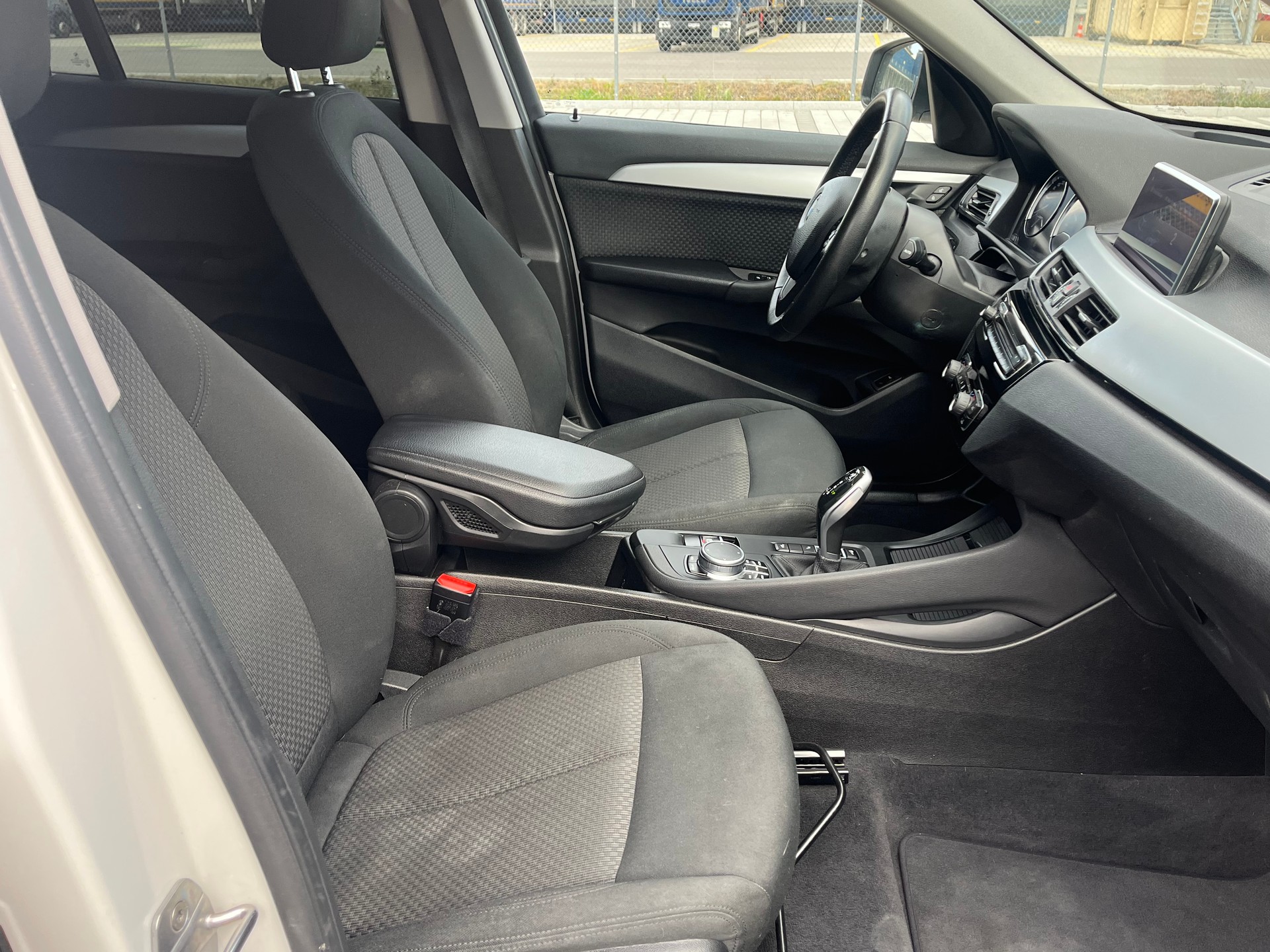 BMW X1 xDrive 18d xLine Steptronic-image-9