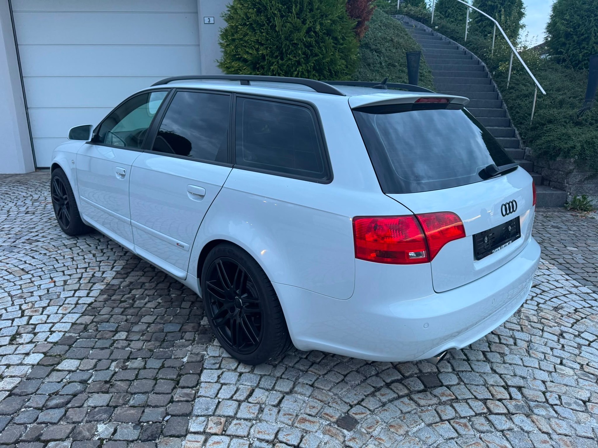AUDI A4 Avant 2.0 Turbo FSI quattro-image-4