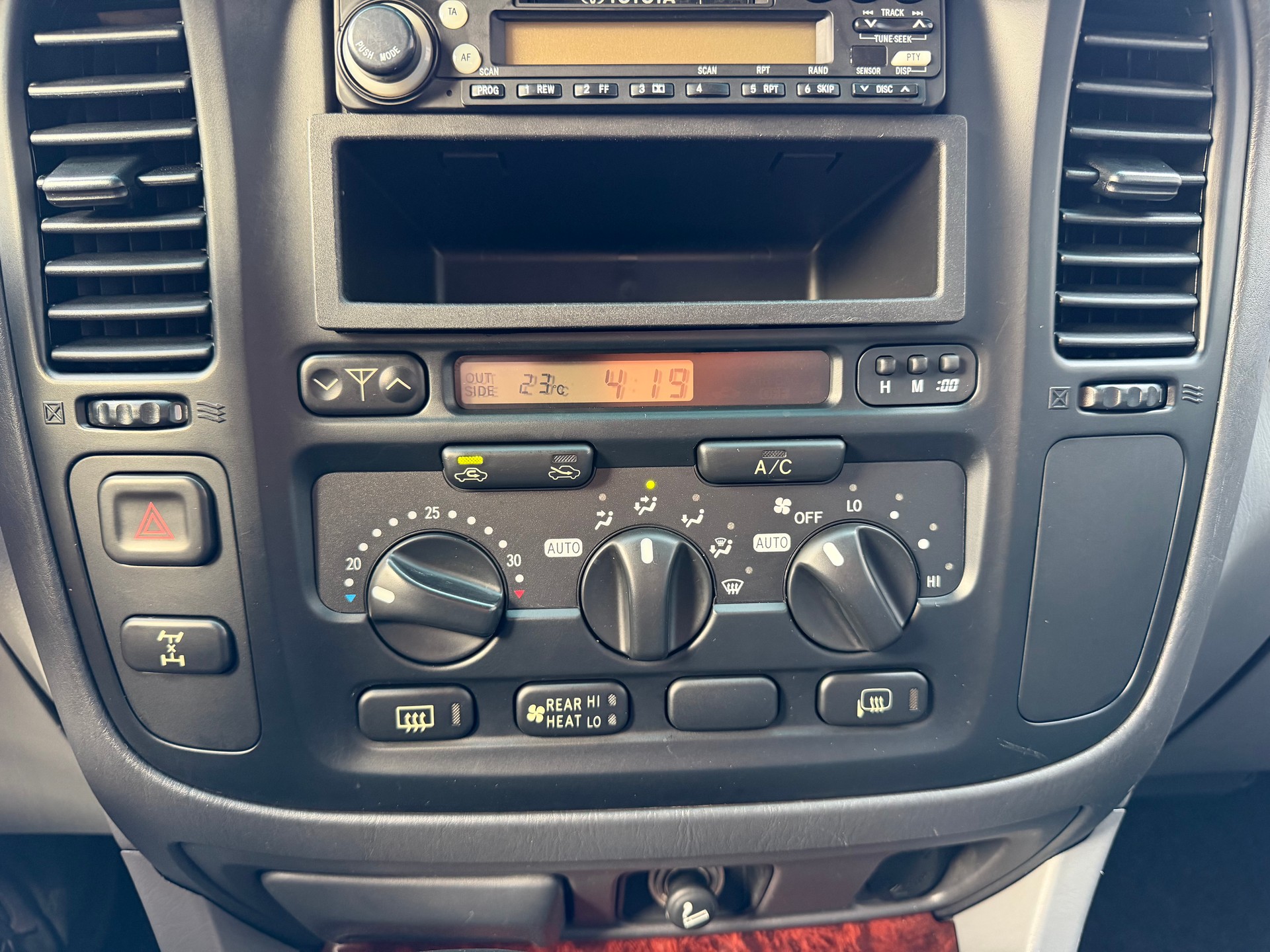 TOYOTA Land Cruiser 500 4.2 TD-image-11