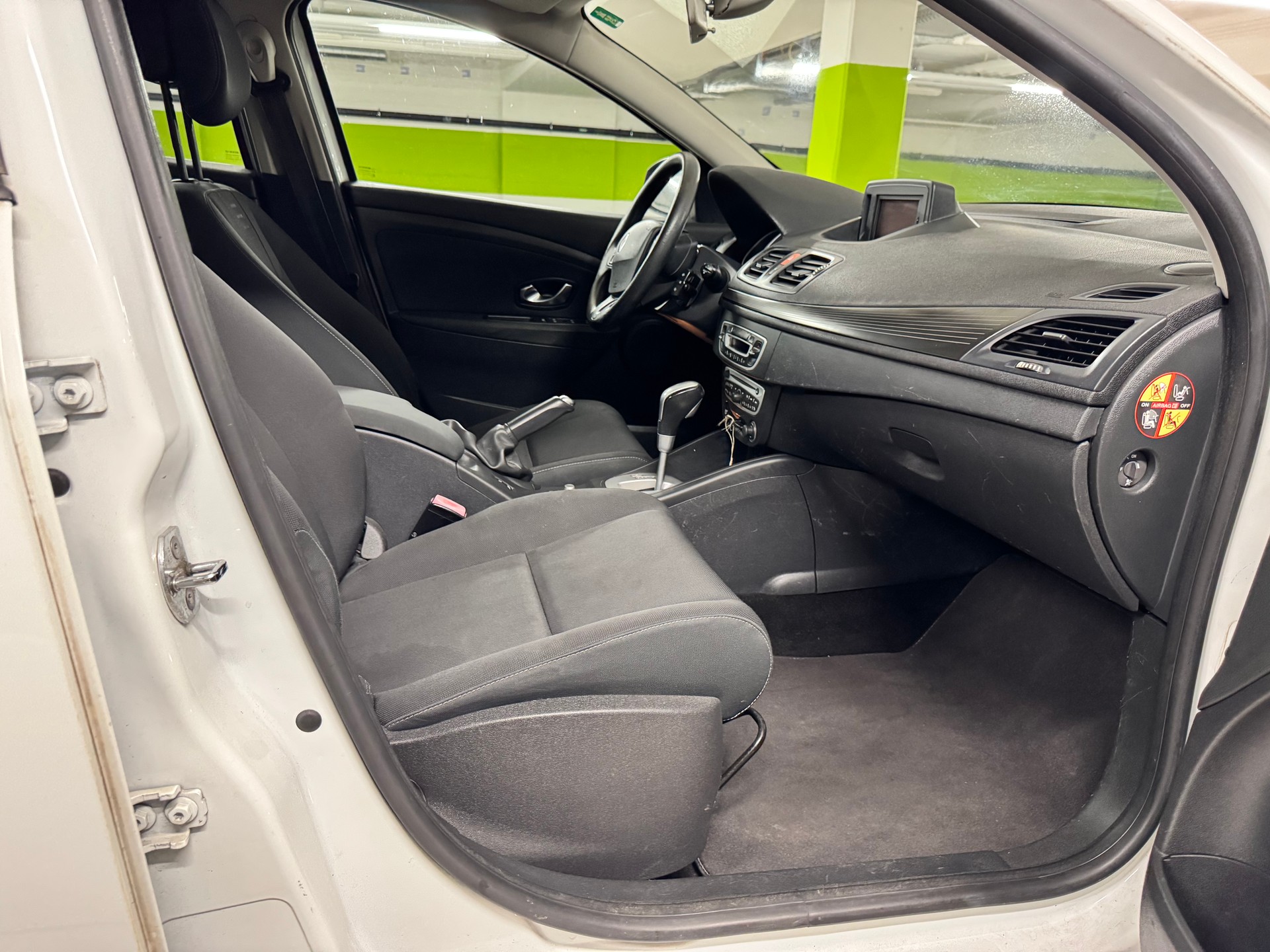 RENAULT Mégane Grandtour 1.5 dCi Dynamique EDC-image-9