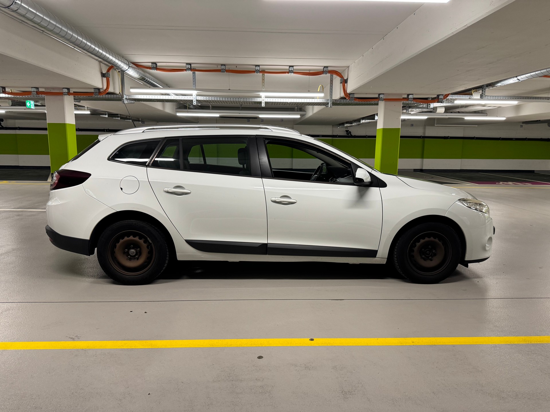 RENAULT Mégane Grandtour 1.5 dCi Dynamique EDC-image-3
