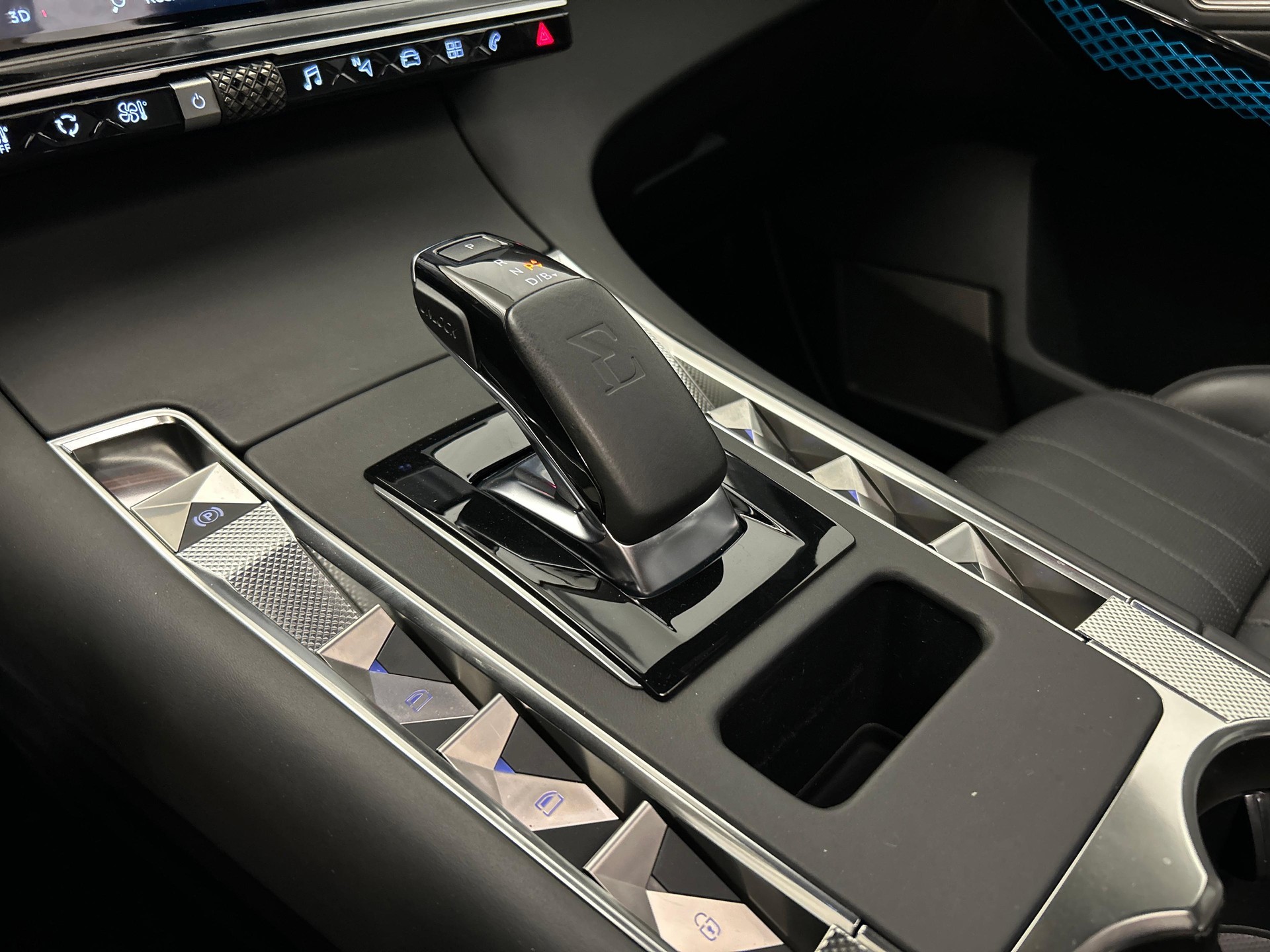DS AUTOMOBILES 7 Crossback 1.6 E-Tense Be Chic 4x4-image-15