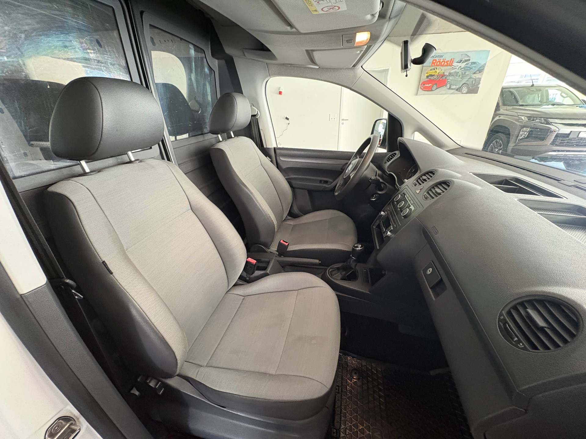 VW Caddy Maxi 2.0 TDI-image-10
