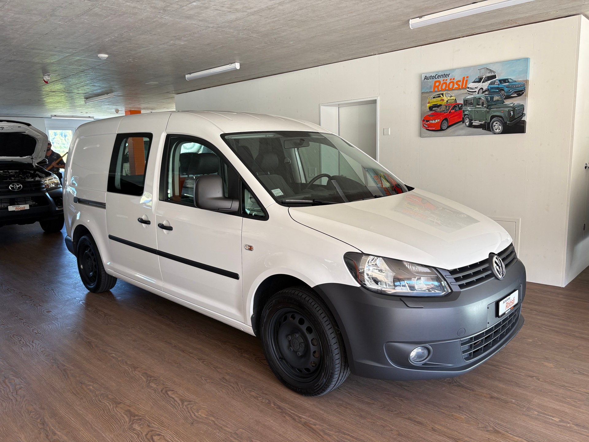 VW Caddy Maxi 2.0 TDI-image-2