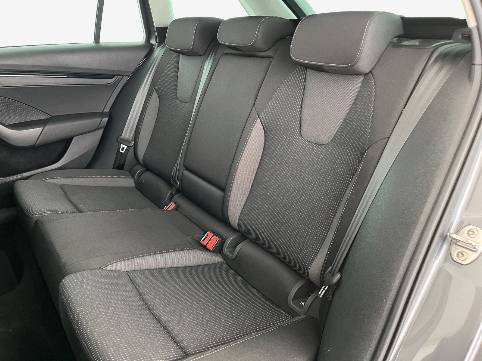 SKODA Octavia Combi 1.5 TSI mHEV DSG Dynamic-image-11