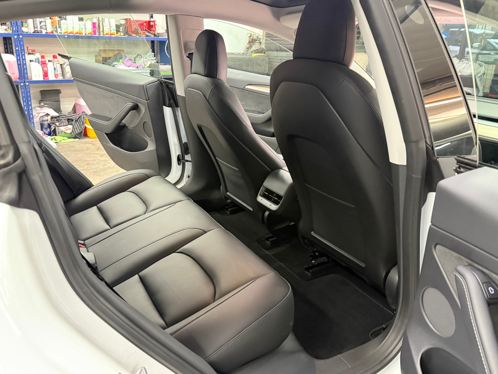 TESLA Model 3-image-10