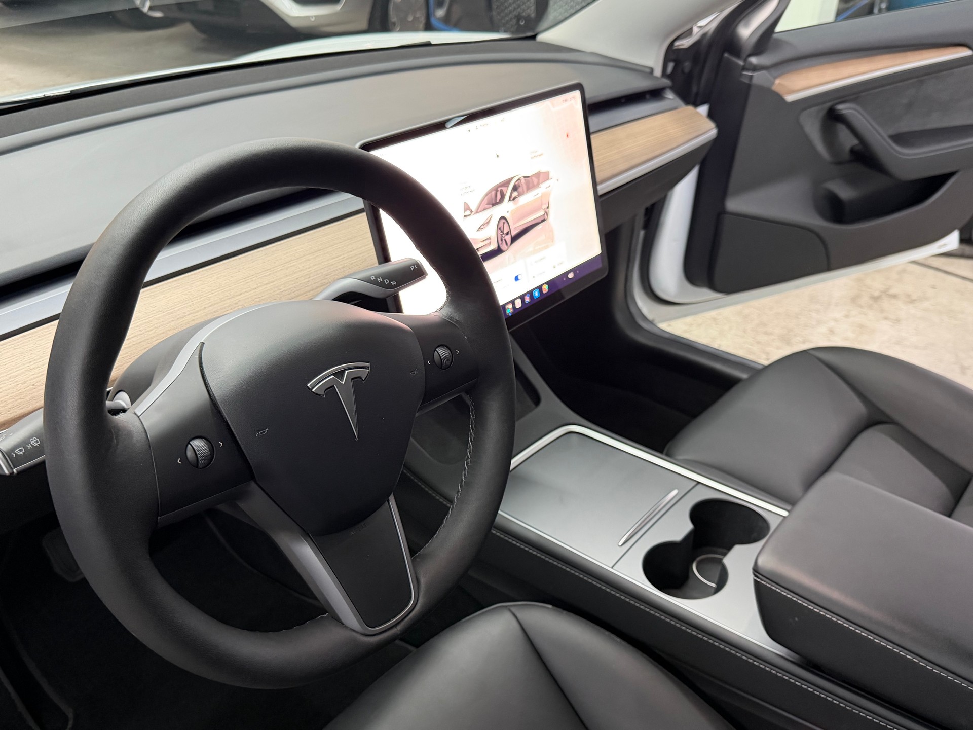 TESLA Model 3-image-6