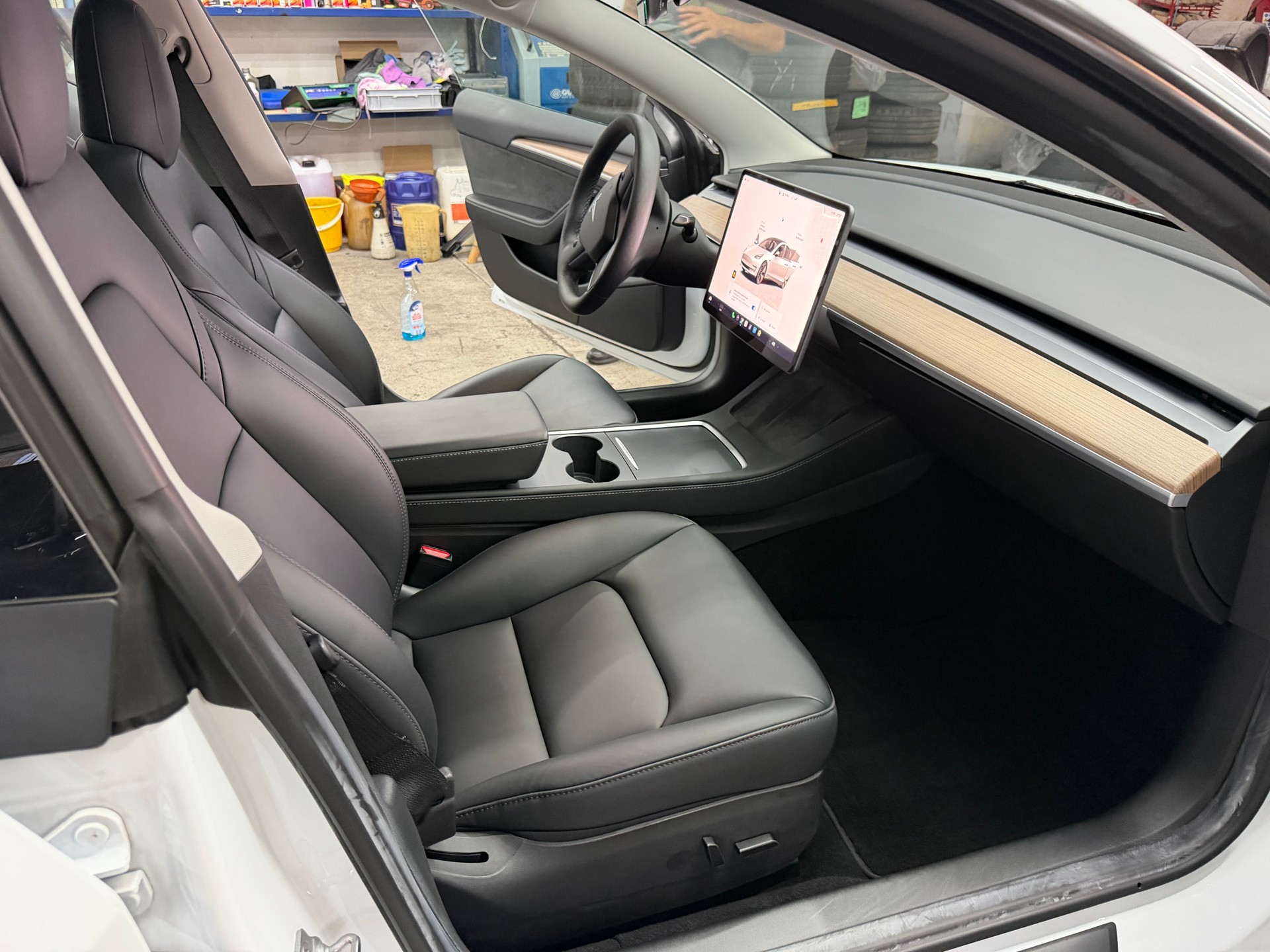 TESLA Model 3-image-12