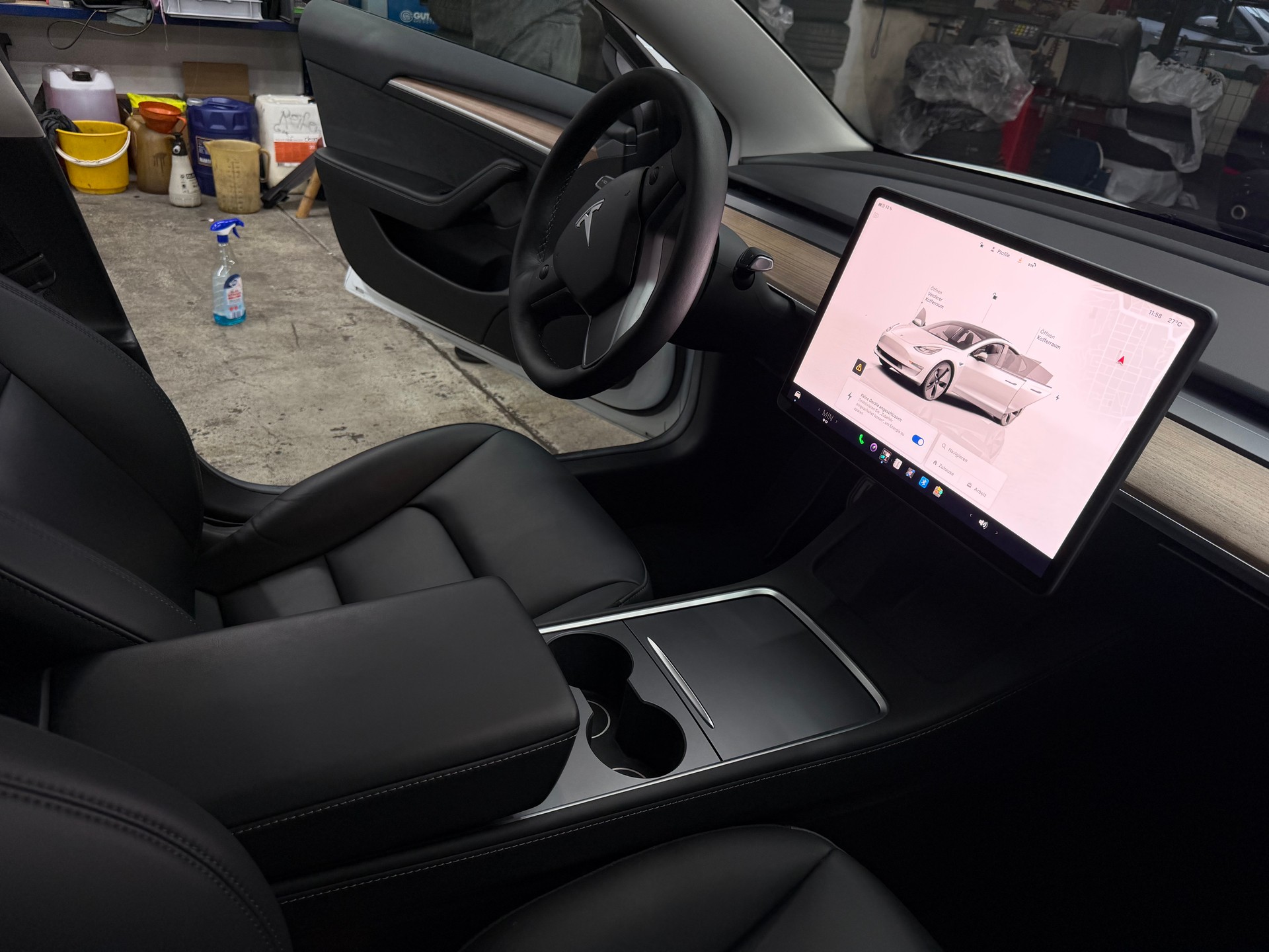 TESLA Model 3-image-13