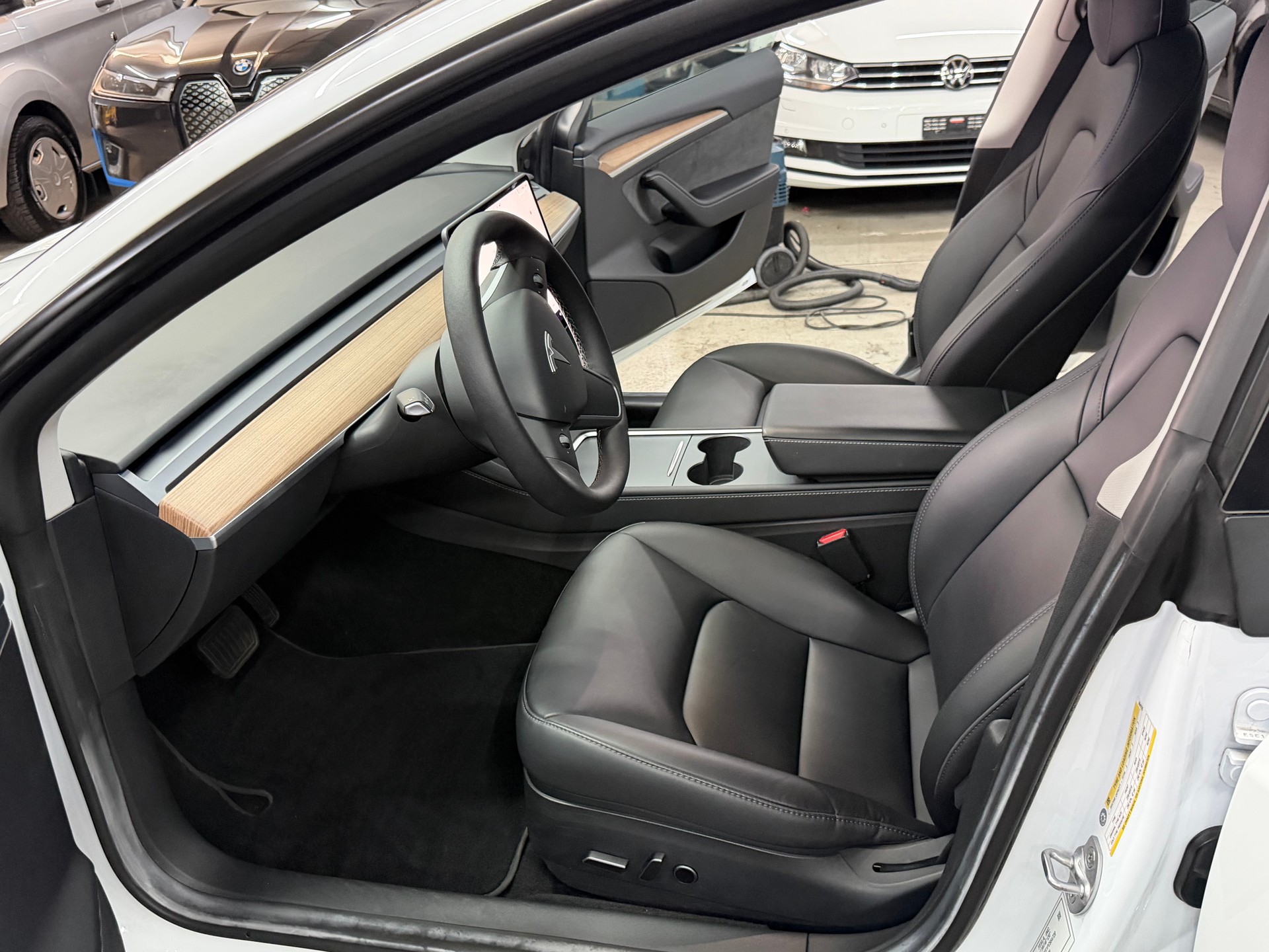 TESLA Model 3-image-7