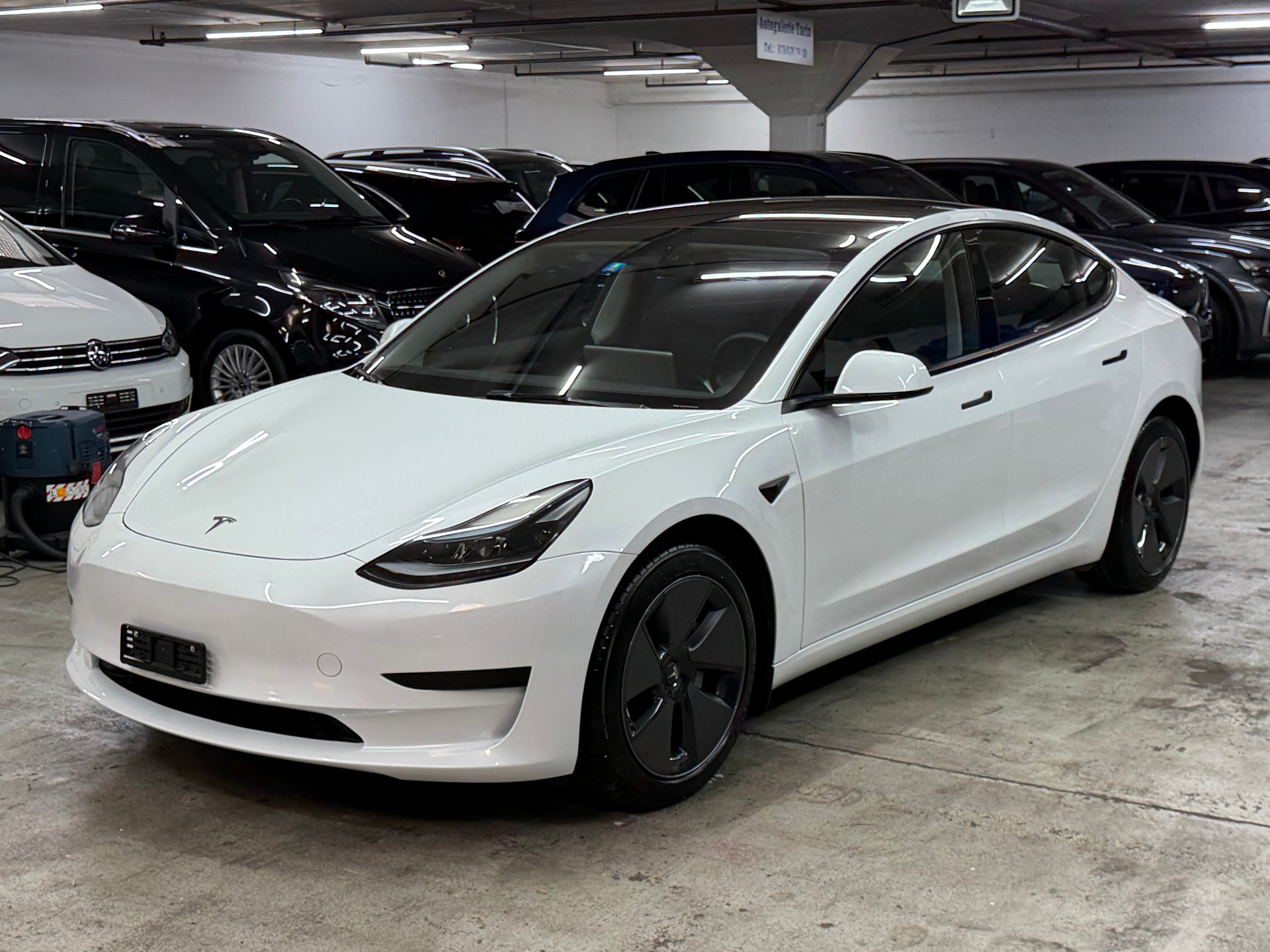 TESLA Model 3-image-1