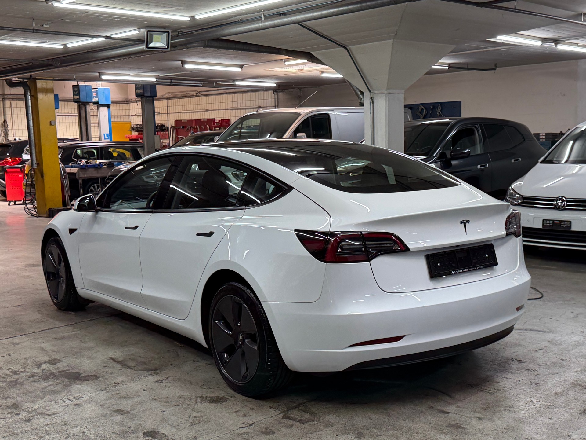 TESLA Model 3-image-4