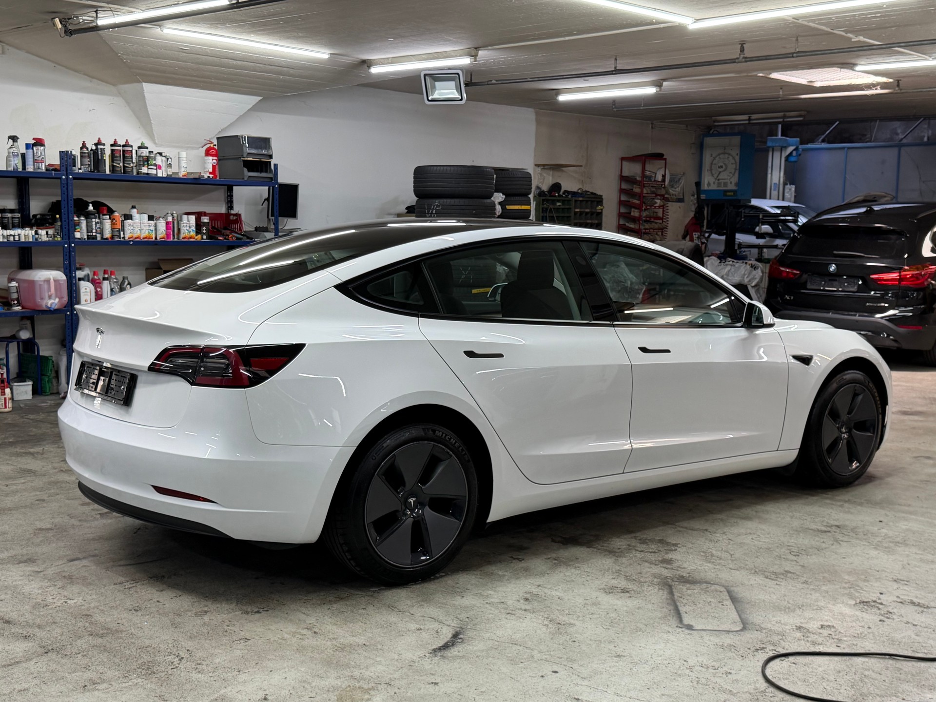TESLA Model 3-image-5