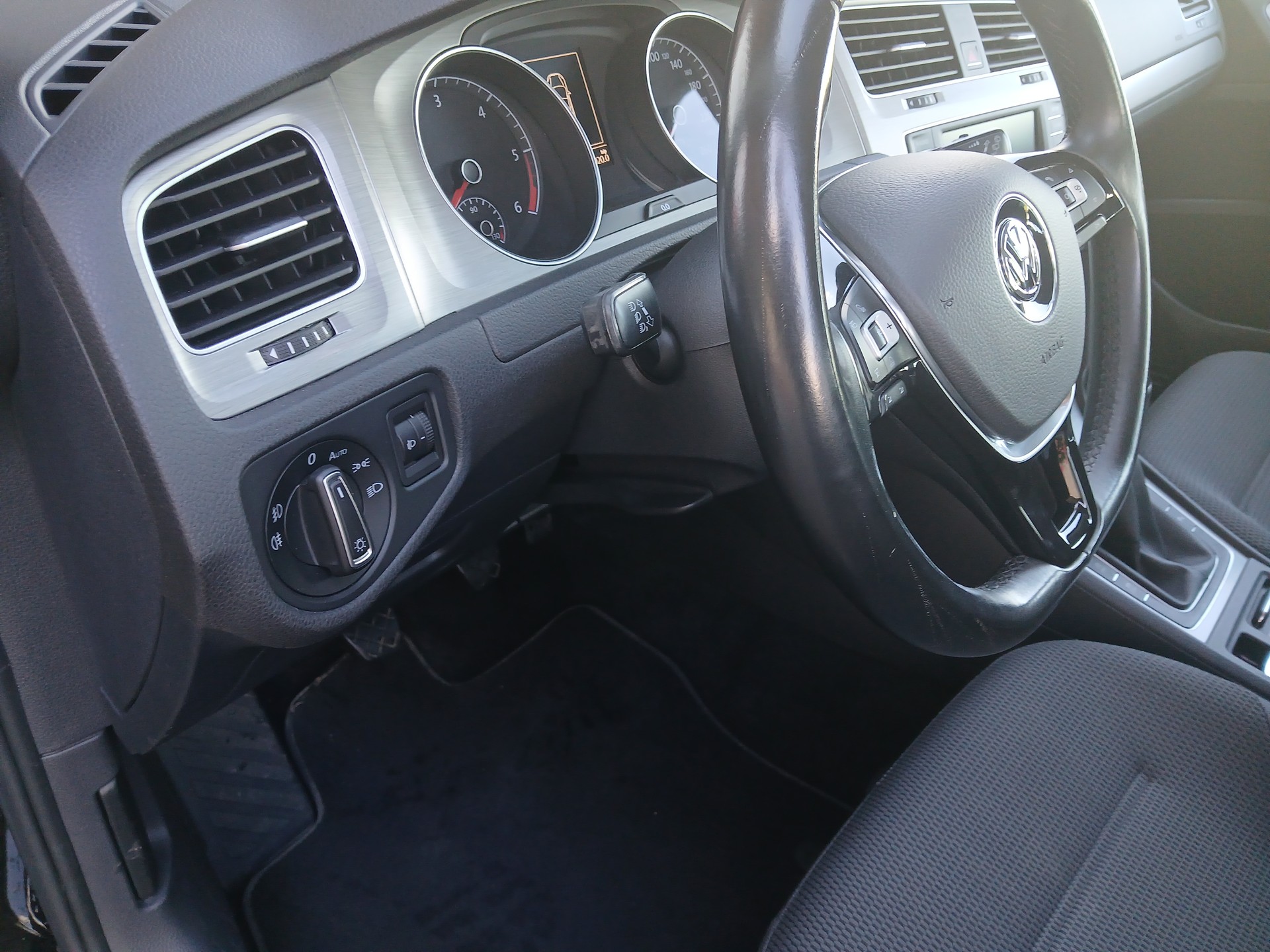 VW Golf 2.0 TDI Comfortline 4Motion-image-4