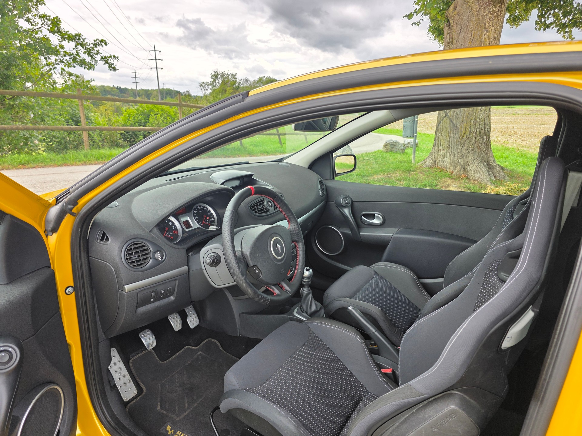 RENAULT Clio 2.0 16V Sport F1 Team-image-3