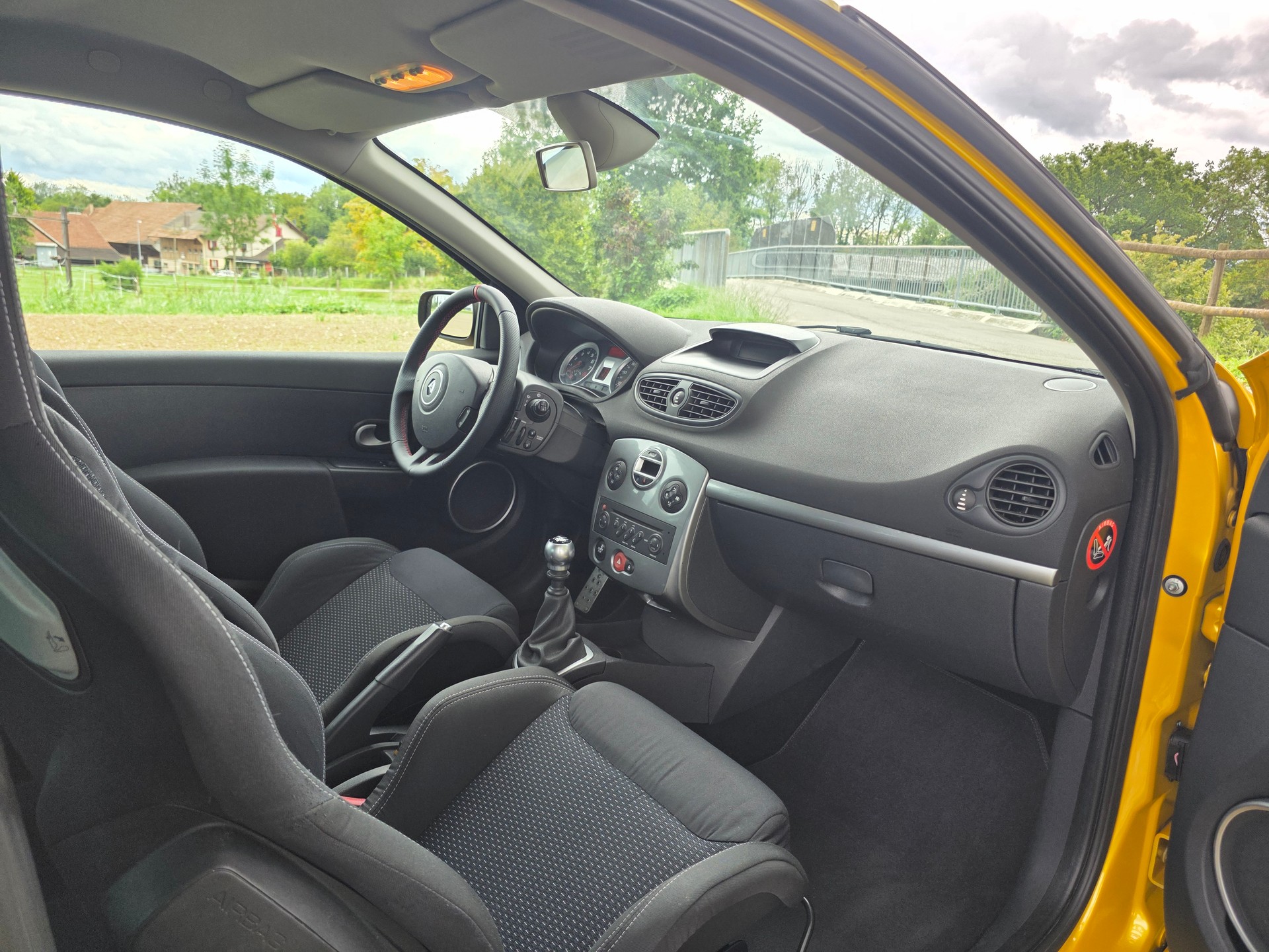 RENAULT Clio 2.0 16V Sport F1 Team-image-5