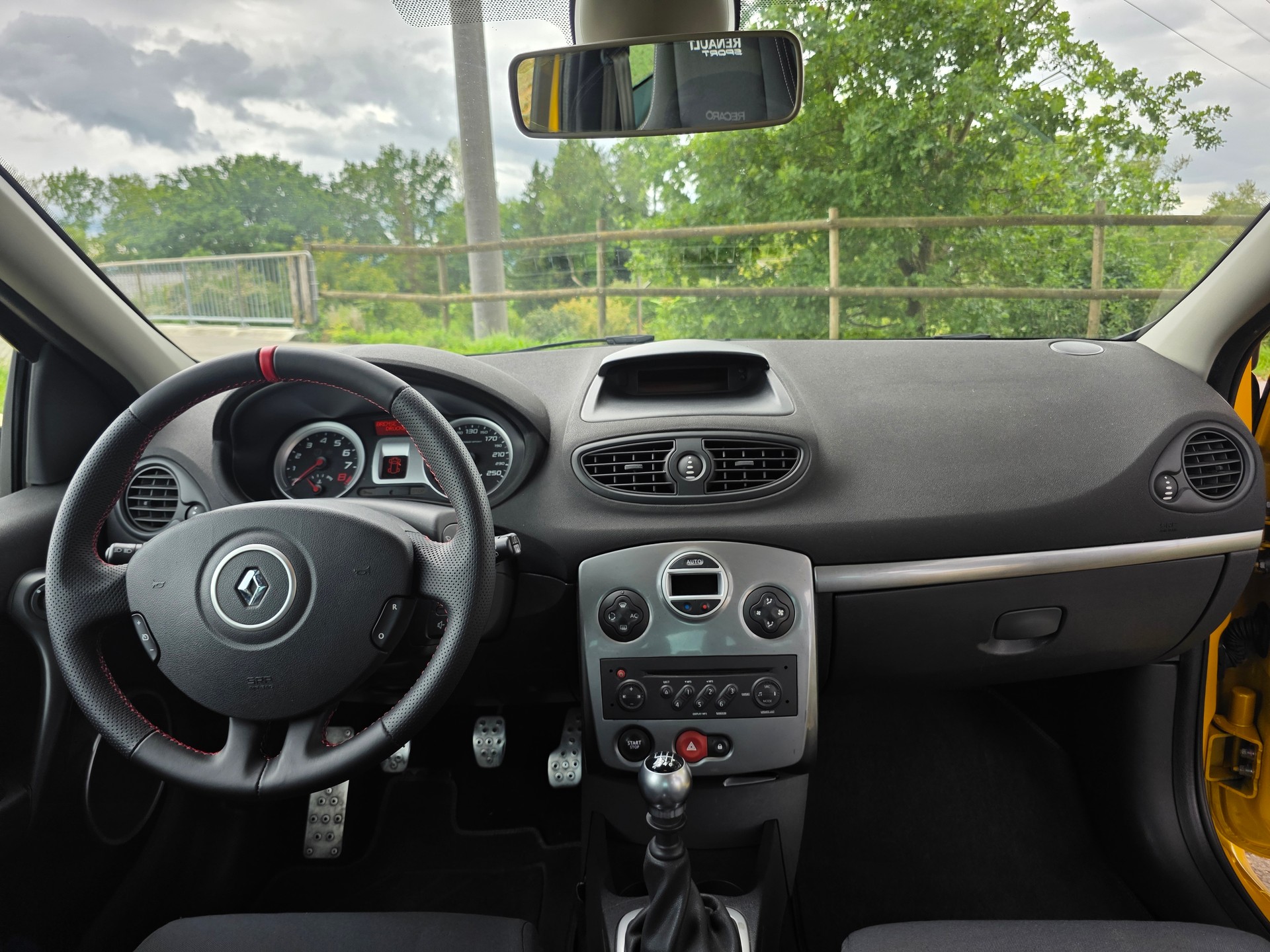 RENAULT Clio 2.0 16V Sport F1 Team-image-4