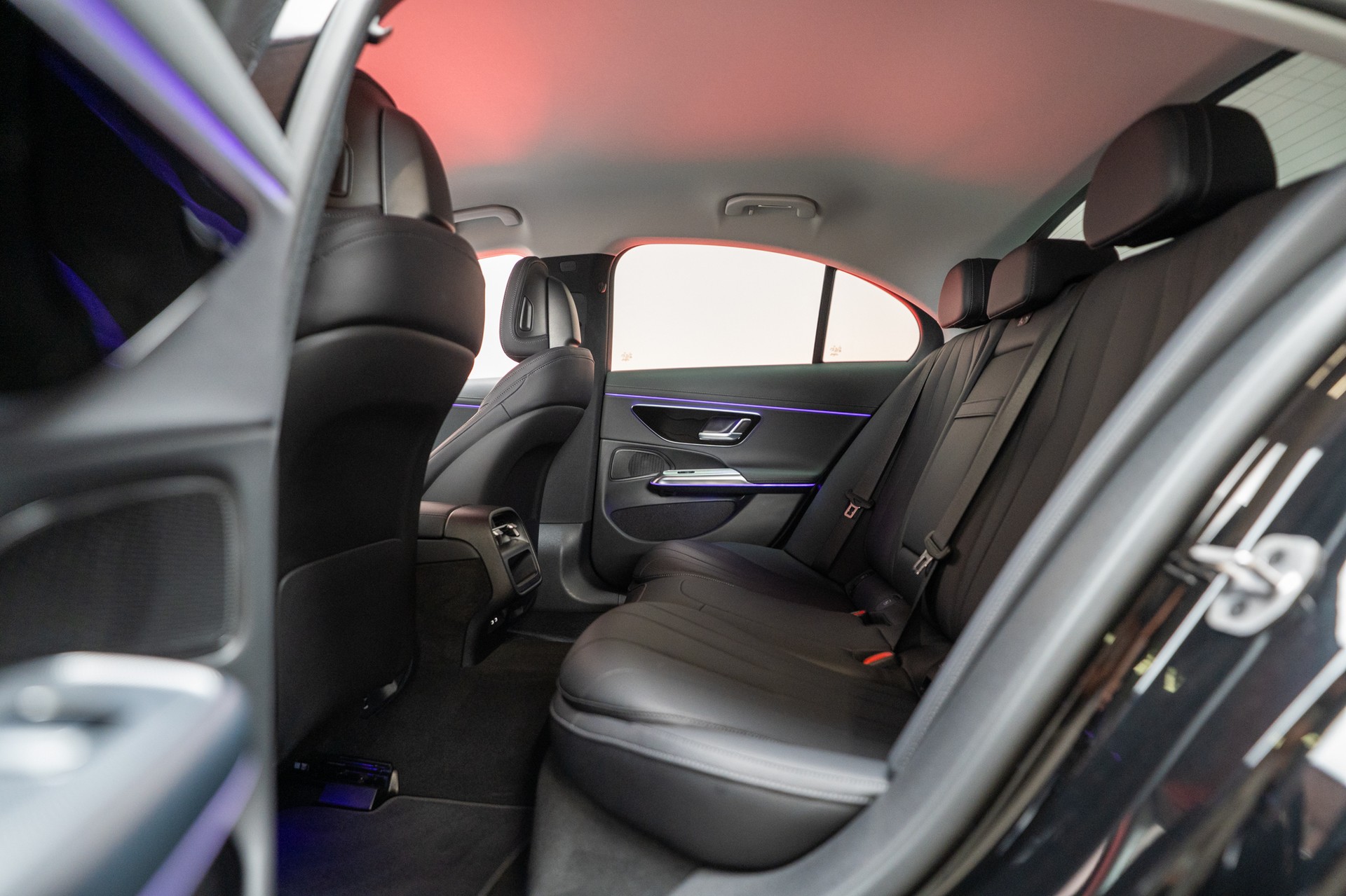 MERCEDES-BENZ E 220 d Avantgarde / MBUX Superscreen / Sitzheizung / 360° Kamera-image-15