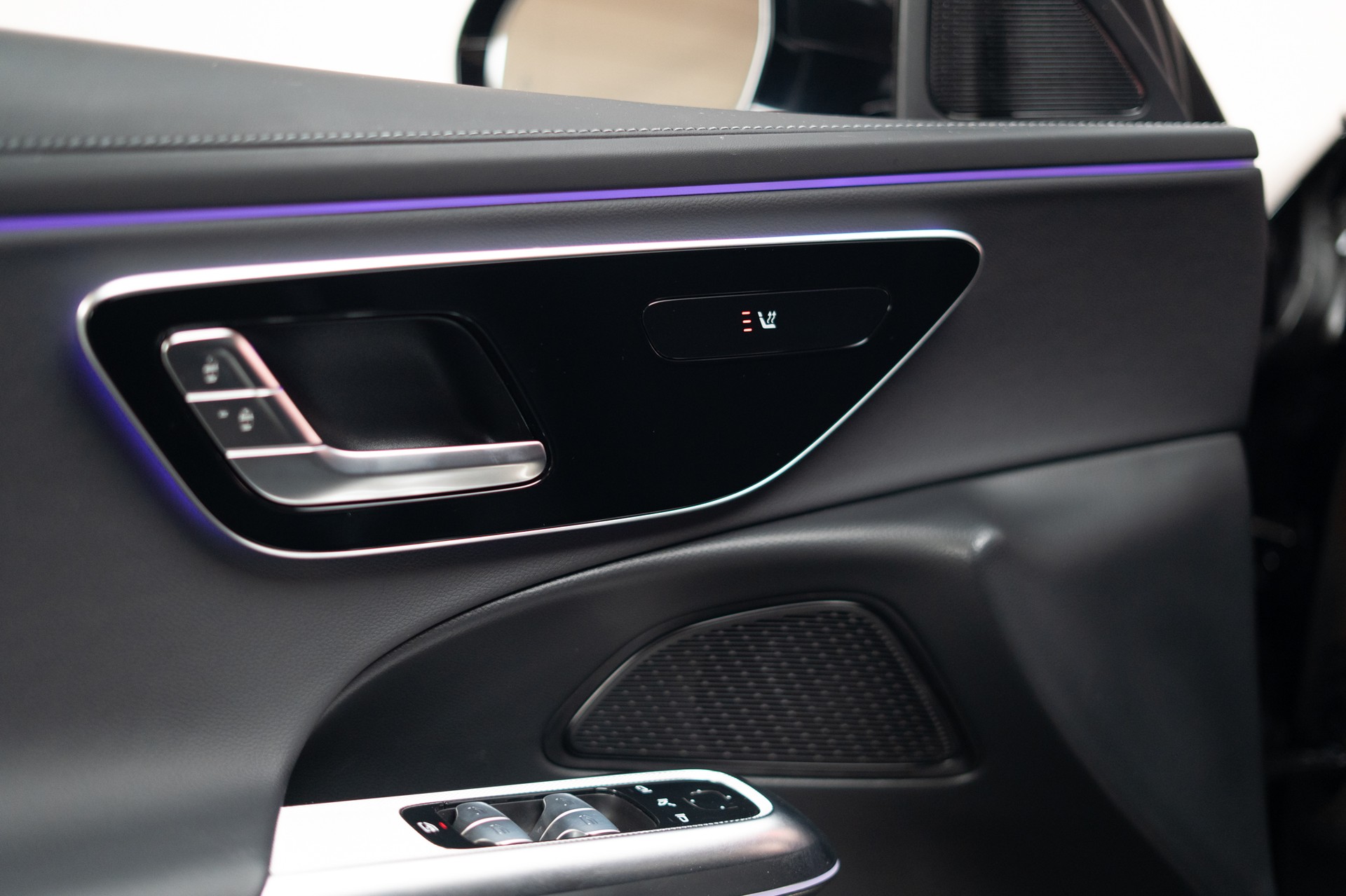 MERCEDES-BENZ E 220 d Avantgarde / MBUX Superscreen / Sitzheizung / 360° Kamera-image-21