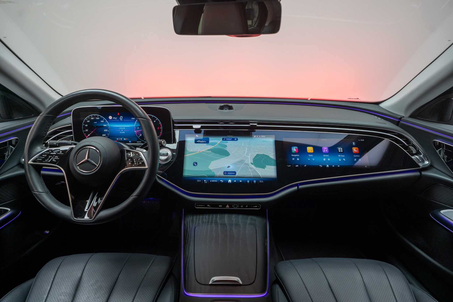 MERCEDES-BENZ E 220 d Avantgarde / MBUX Superscreen / Sitzheizung / 360° Kamera-image-18