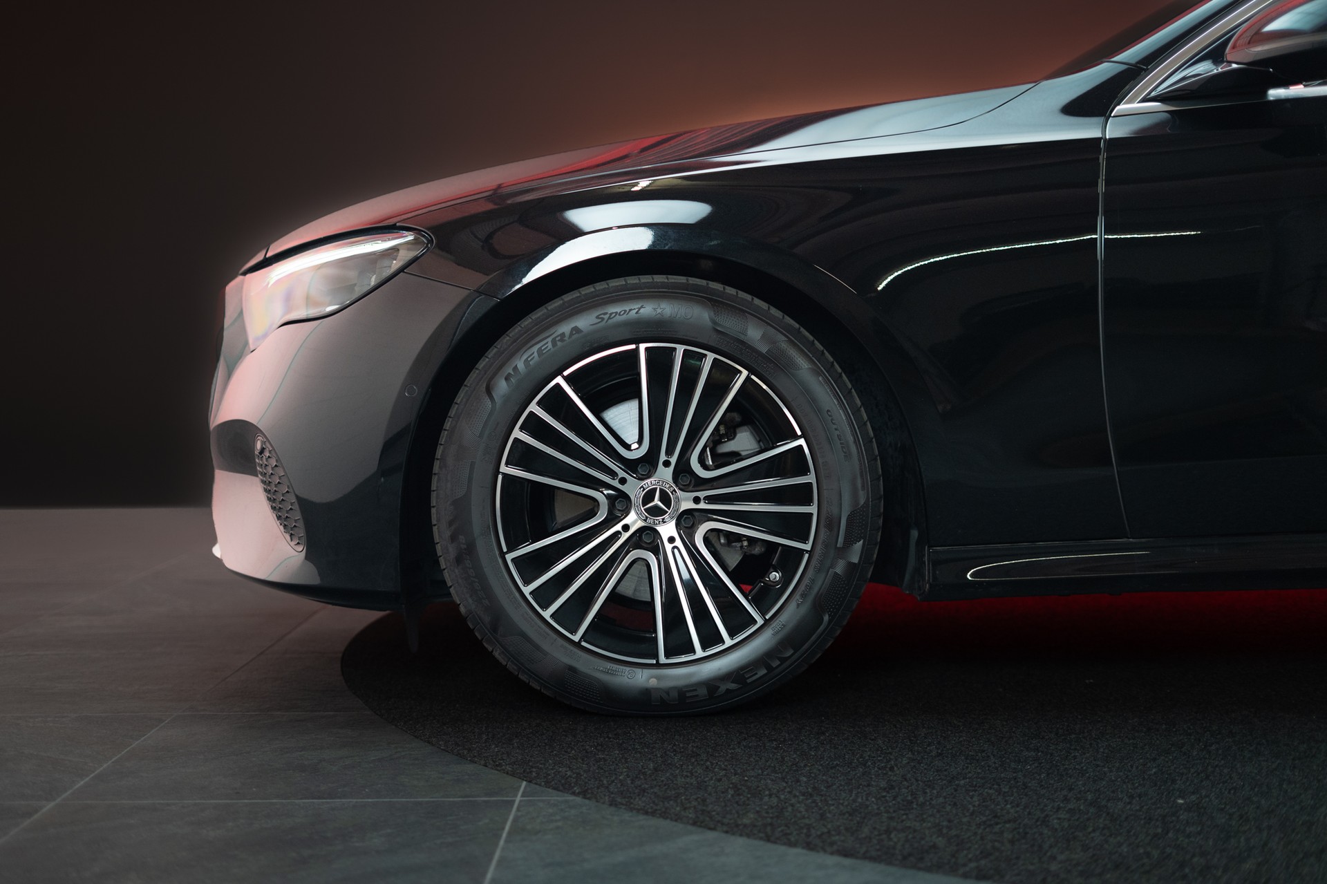 MERCEDES-BENZ E 220 d Avantgarde / MBUX Superscreen / Sitzheizung / 360° Kamera-image-9