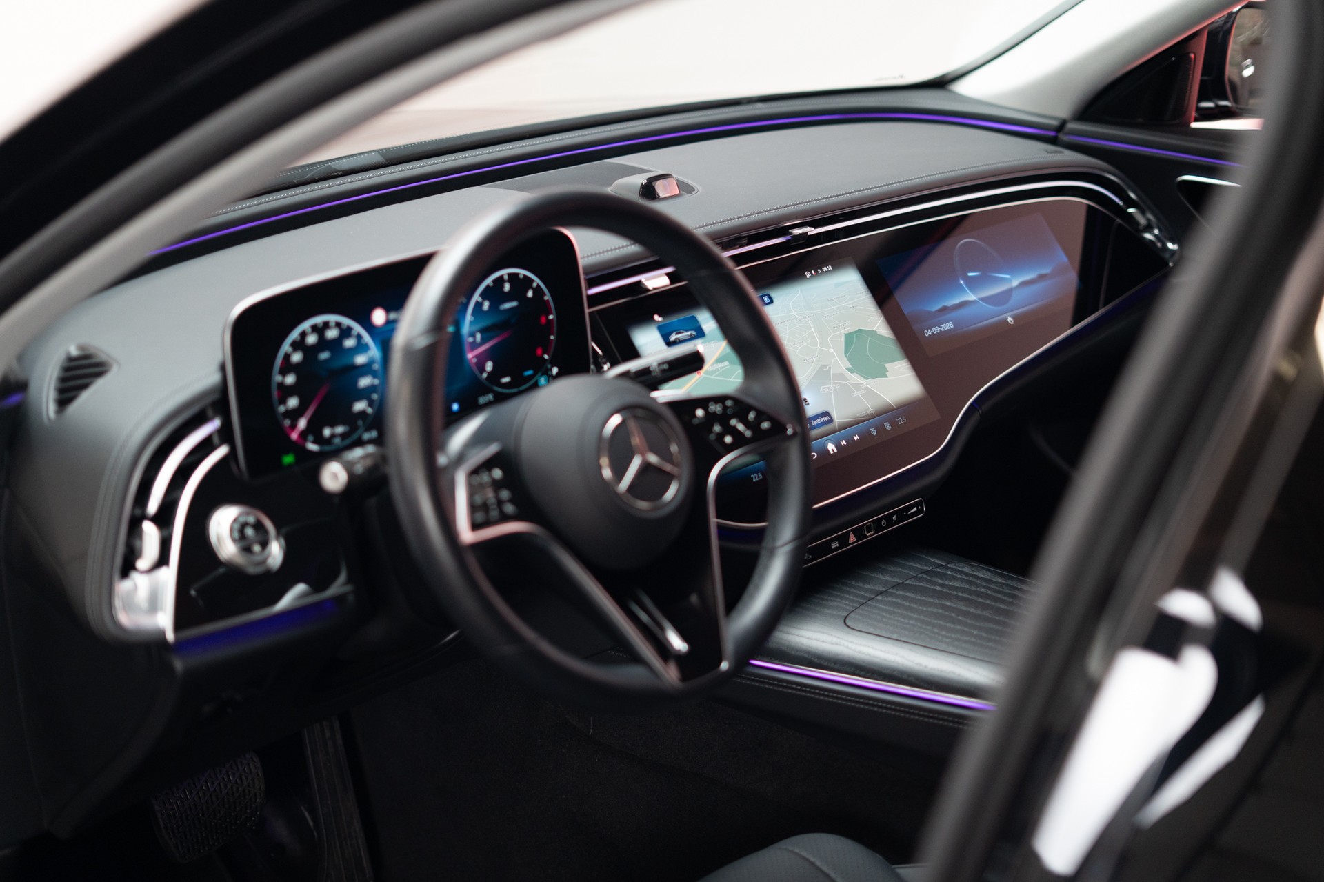 MERCEDES-BENZ E 220 d Avantgarde / MBUX Superscreen / Sitzheizung / 360° Kamera-image-12