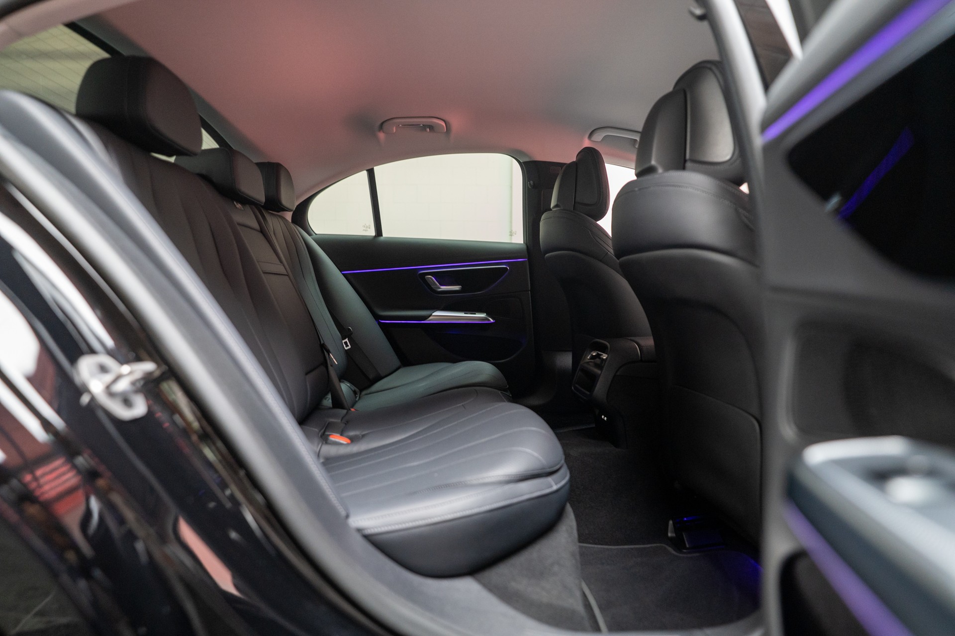MERCEDES-BENZ E 220 d Avantgarde / MBUX Superscreen / Sitzheizung / 360° Kamera-image-16
