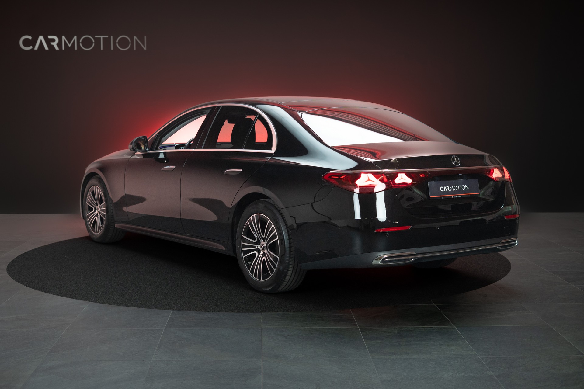 MERCEDES-BENZ E 220 d Avantgarde / MBUX Superscreen / Sitzheizung / 360° Kamera-image-3