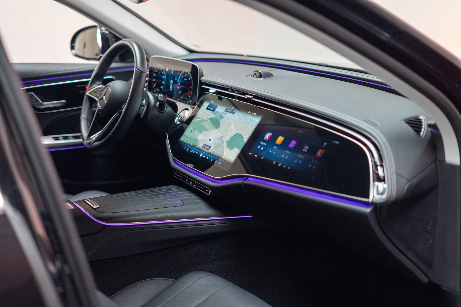 MERCEDES-BENZ E 220 d Avantgarde / MBUX Superscreen / Sitzheizung / 360° Kamera-image-22