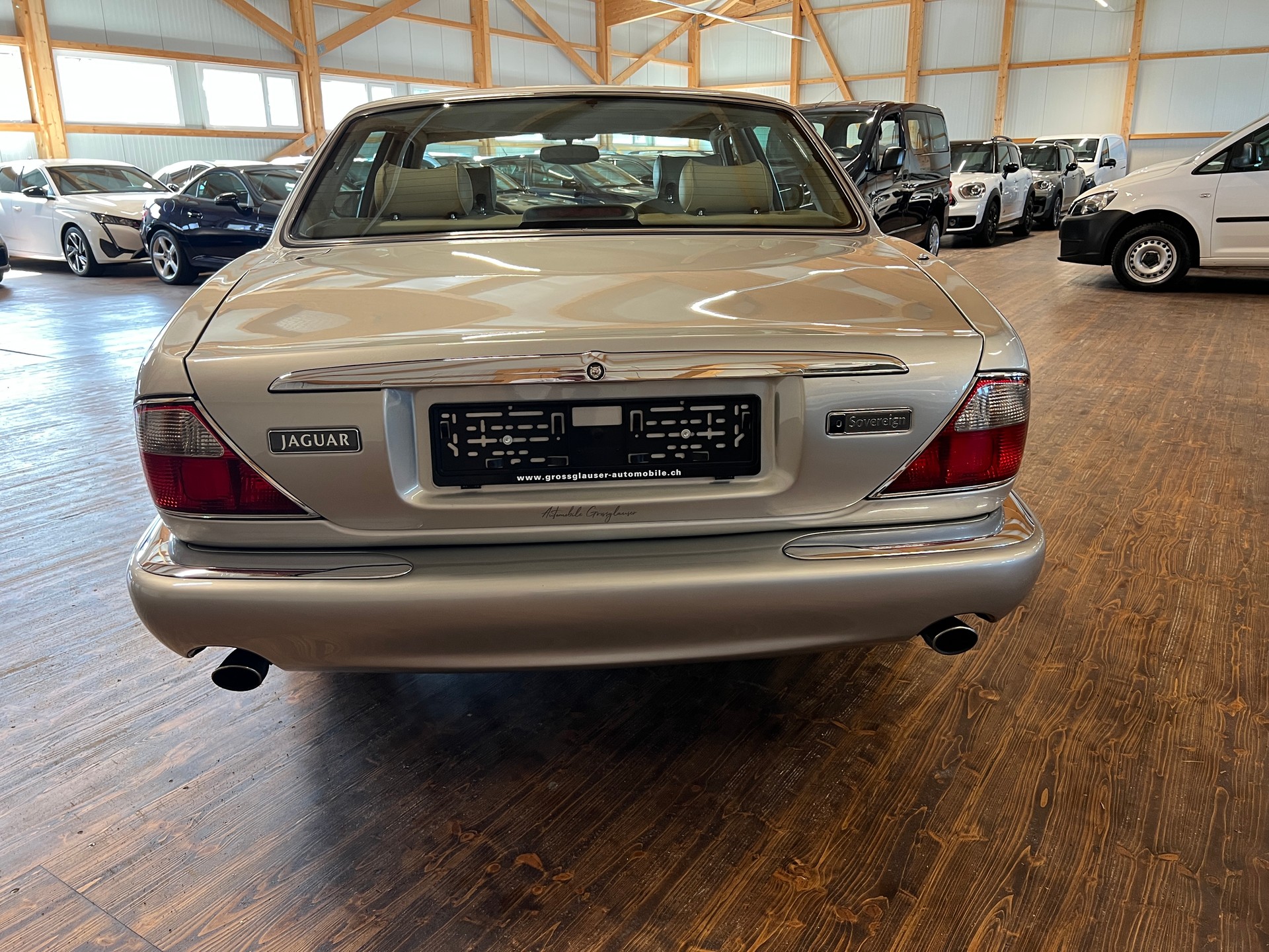 JAGUAR XJ 4.0 V8 Sovereign-image-4