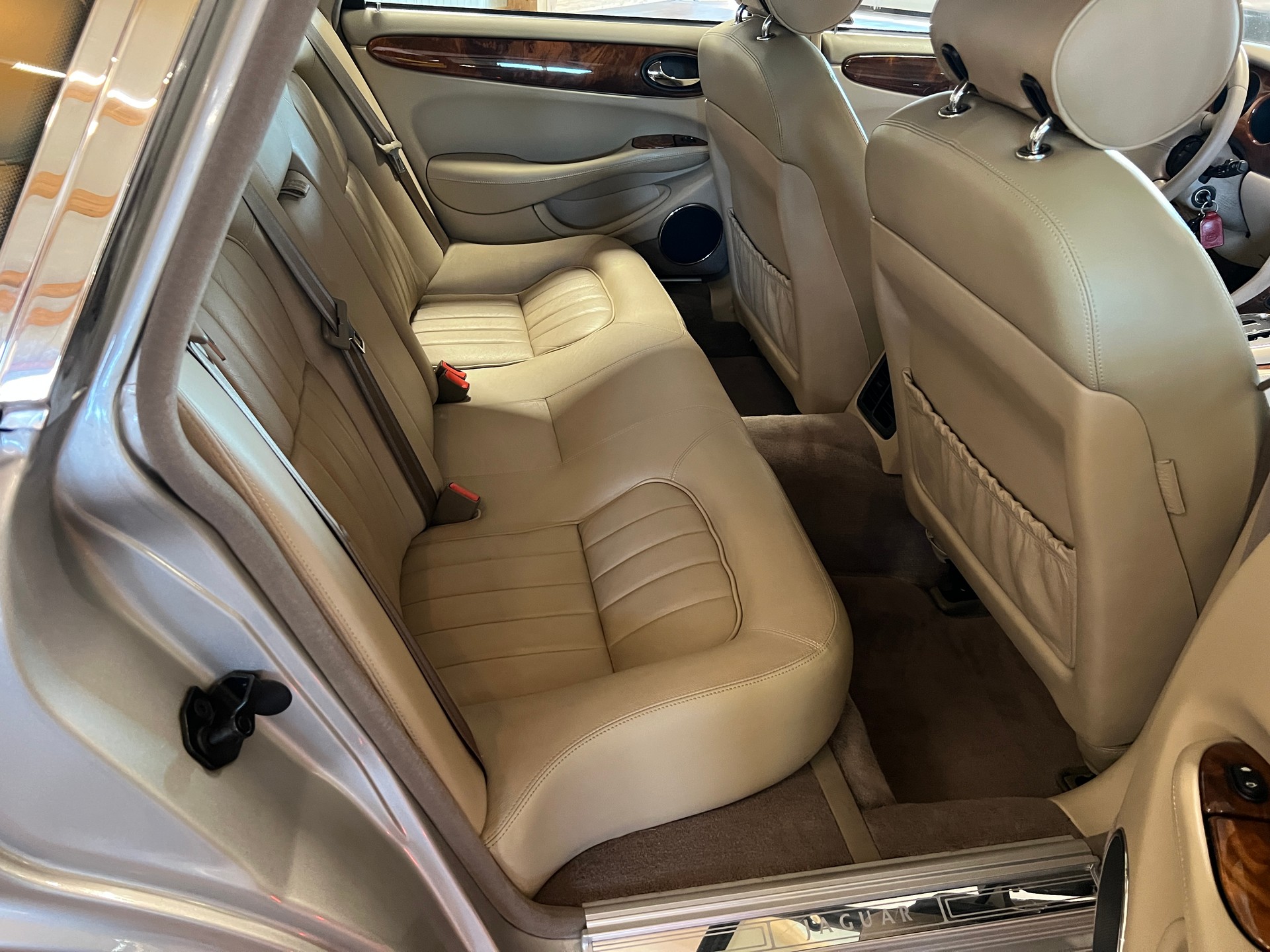 JAGUAR XJ 4.0 V8 Sovereign-image-13