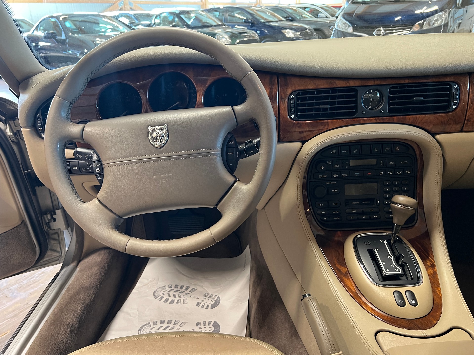 JAGUAR XJ 4.0 V8 Sovereign-image-9