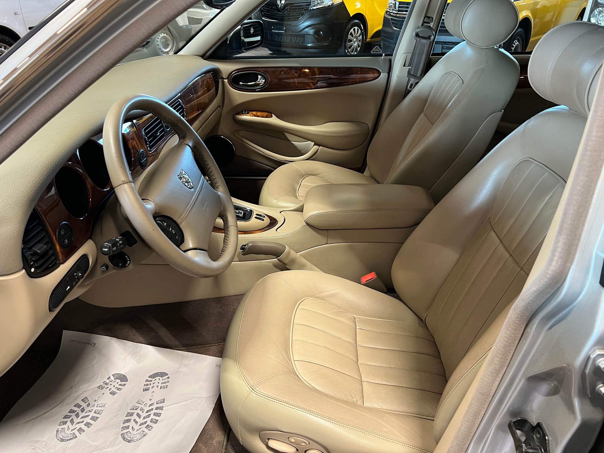 JAGUAR XJ 4.0 V8 Sovereign-image-7