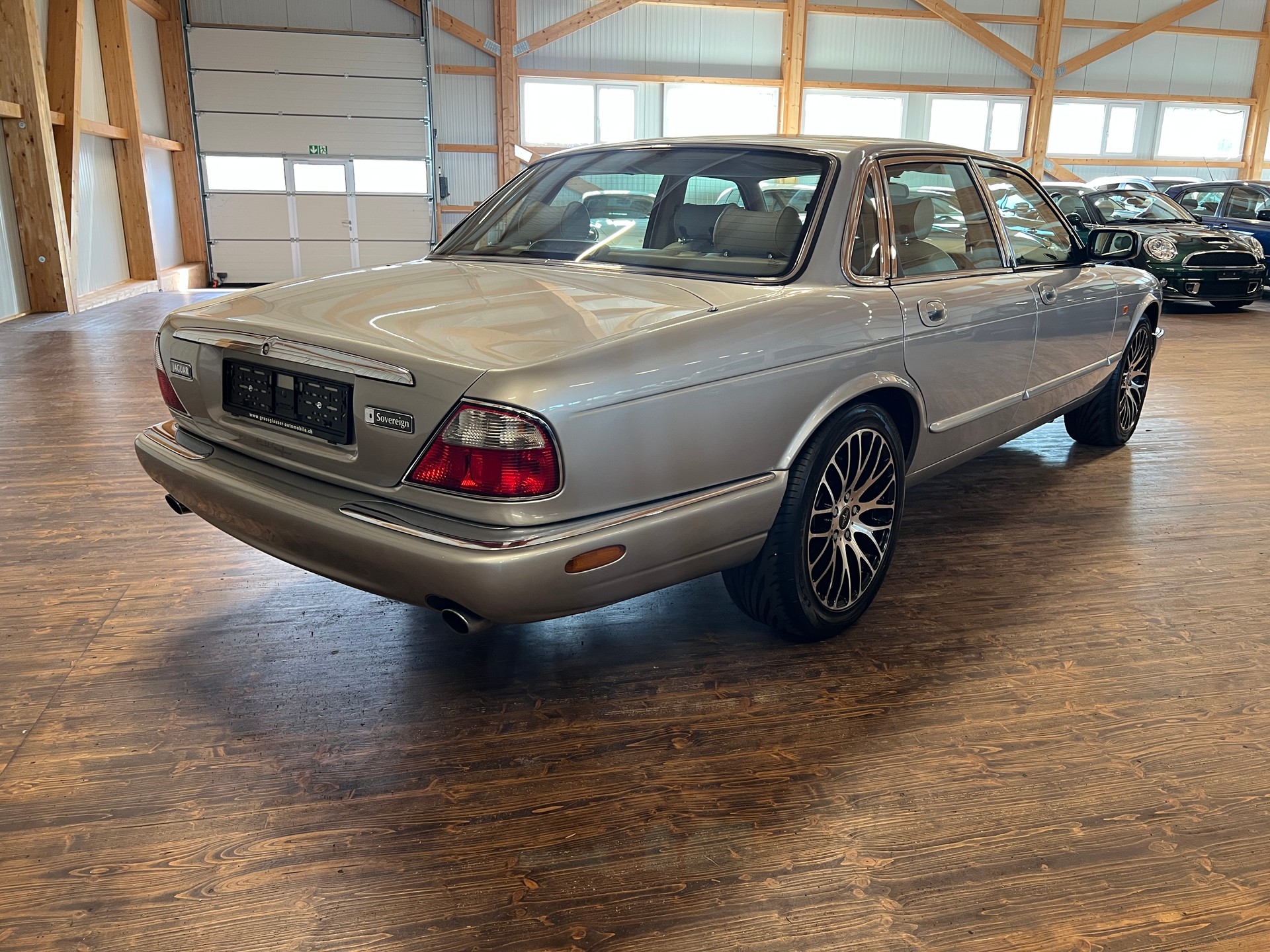 JAGUAR XJ 4.0 V8 Sovereign-image-3