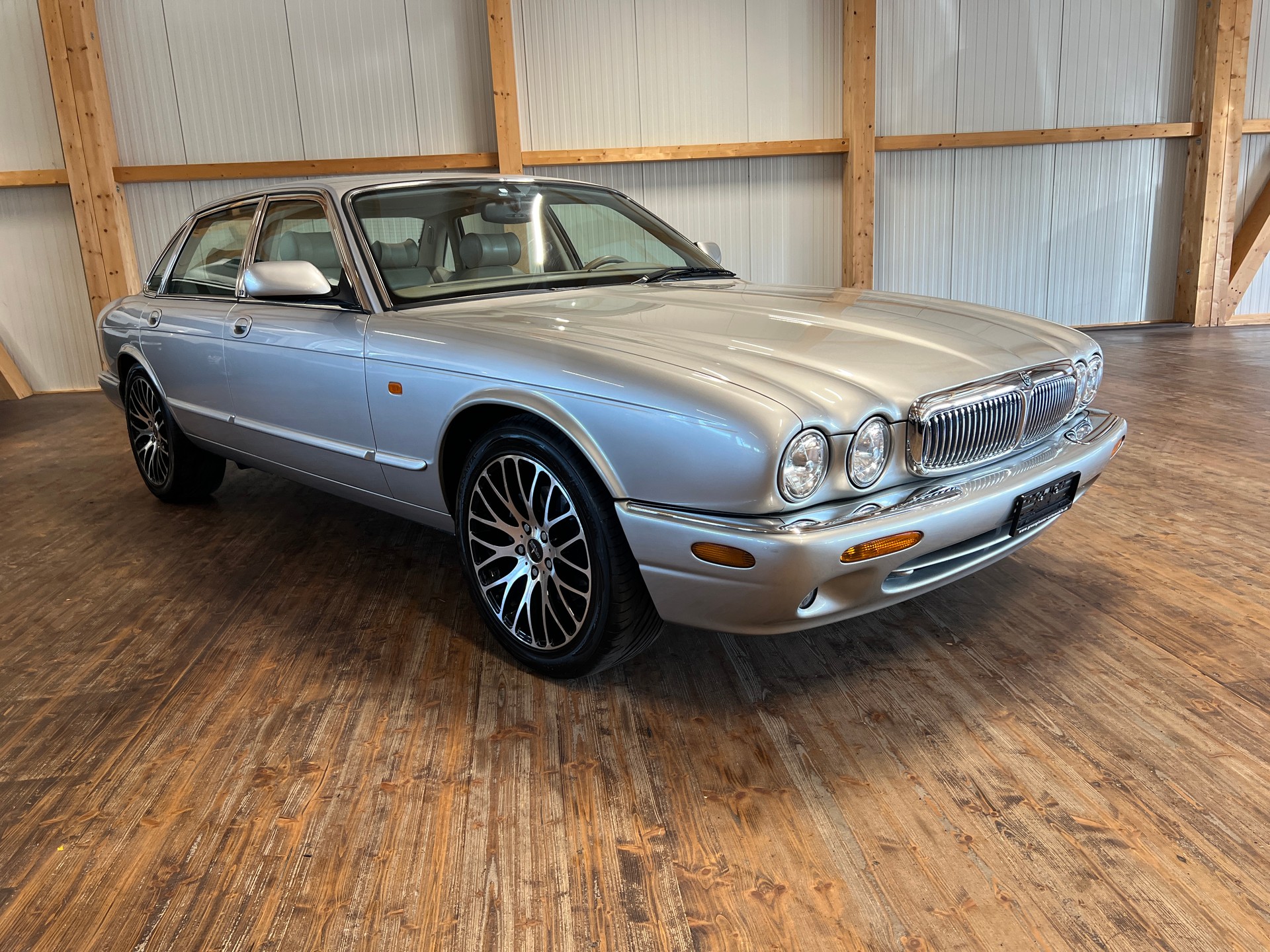 JAGUAR XJ 4.0 V8 Sovereign-image-2