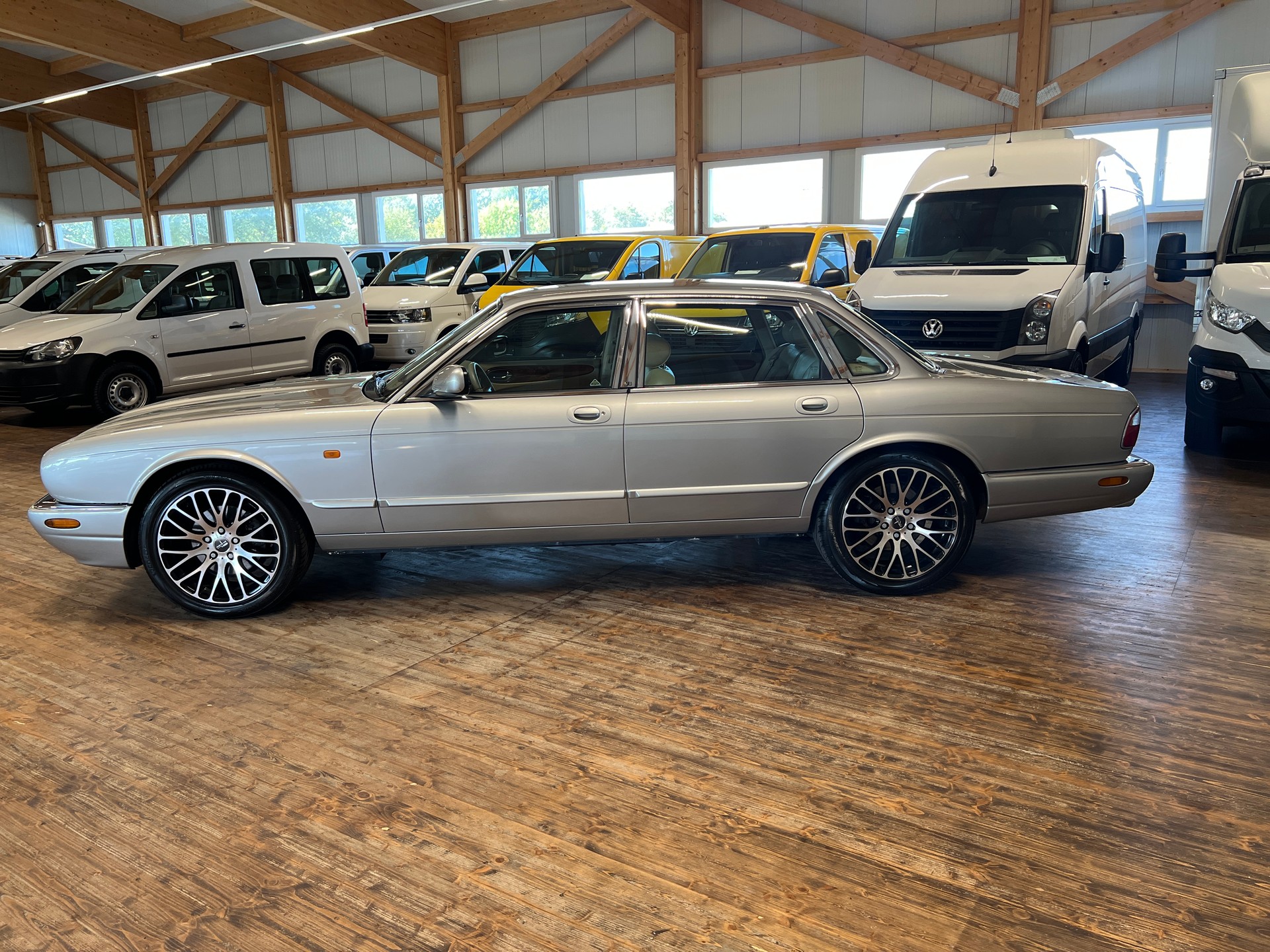 JAGUAR XJ 4.0 V8 Sovereign-image-6