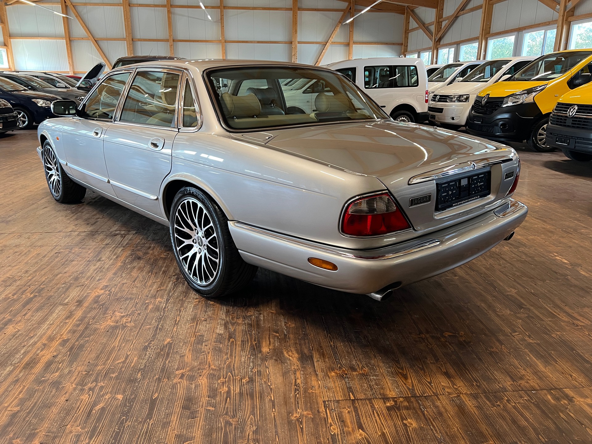 JAGUAR XJ 4.0 V8 Sovereign-image-5