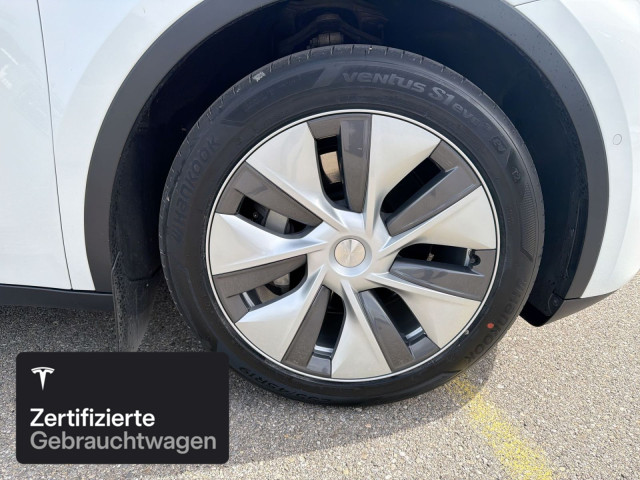 TESLA Model Y Long Range AWD-image-10
