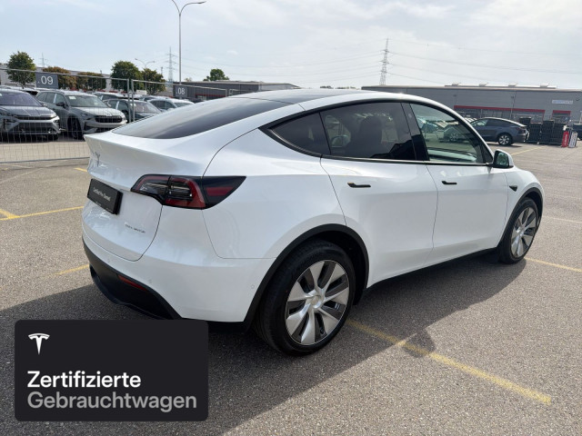 TESLA Model Y Long Range AWD-image-8
