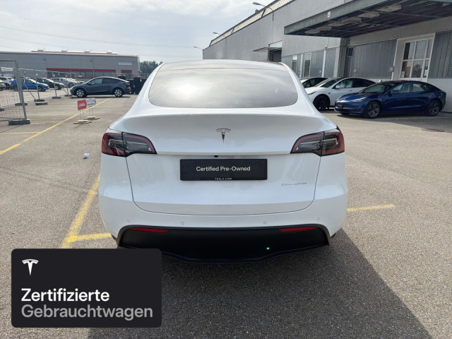 TESLA Model Y Long Range AWD-image-7