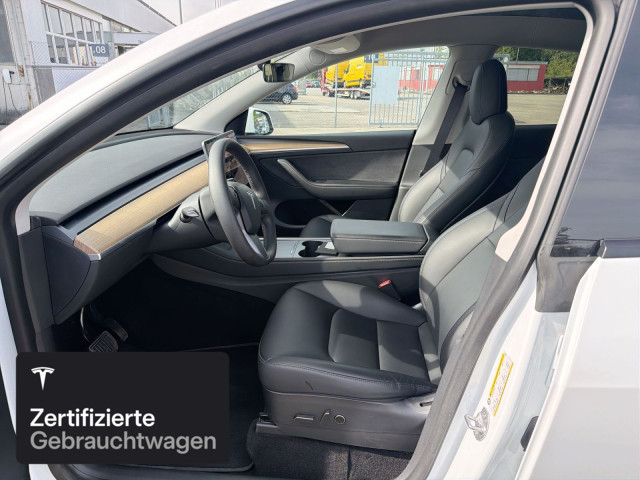 TESLA Model Y Long Range AWD-image-12