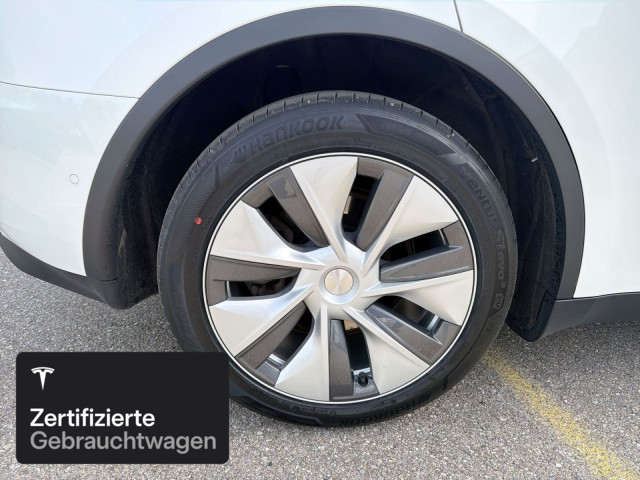 TESLA Model Y Long Range AWD-image-9