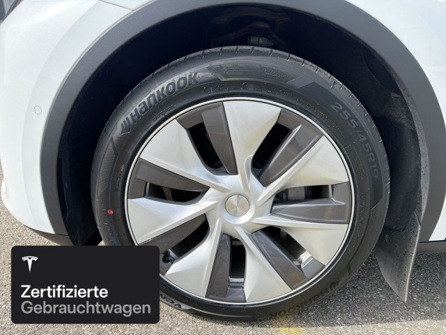 TESLA Model Y Long Range AWD-image-4