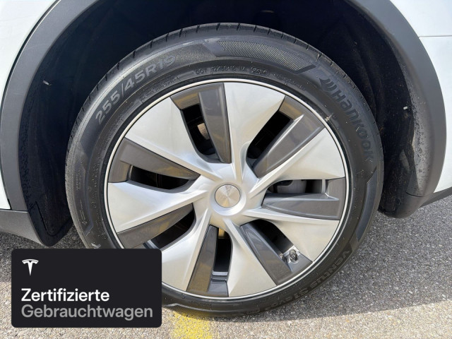 TESLA Model Y Long Range AWD-image-5