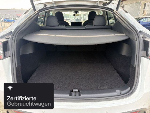 TESLA Model Y Long Range AWD-image-15