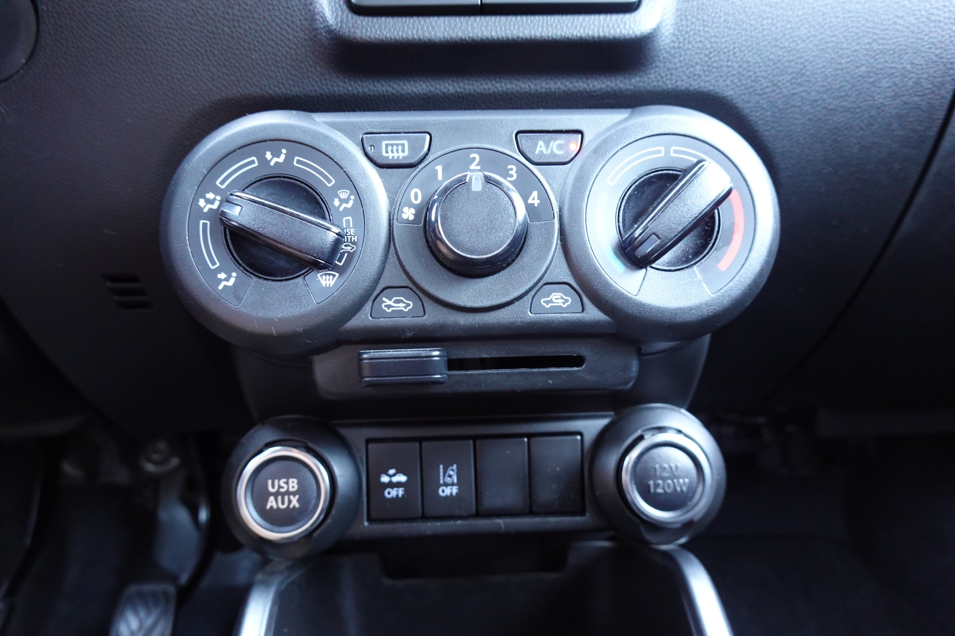 SUZUKI Ignis 1.2i Compact+ Hybrid "* CH Auto * 3 ans de G0arantie * Clim Auto * Caméra * Apple Car Play * Capteurs *"-image-16