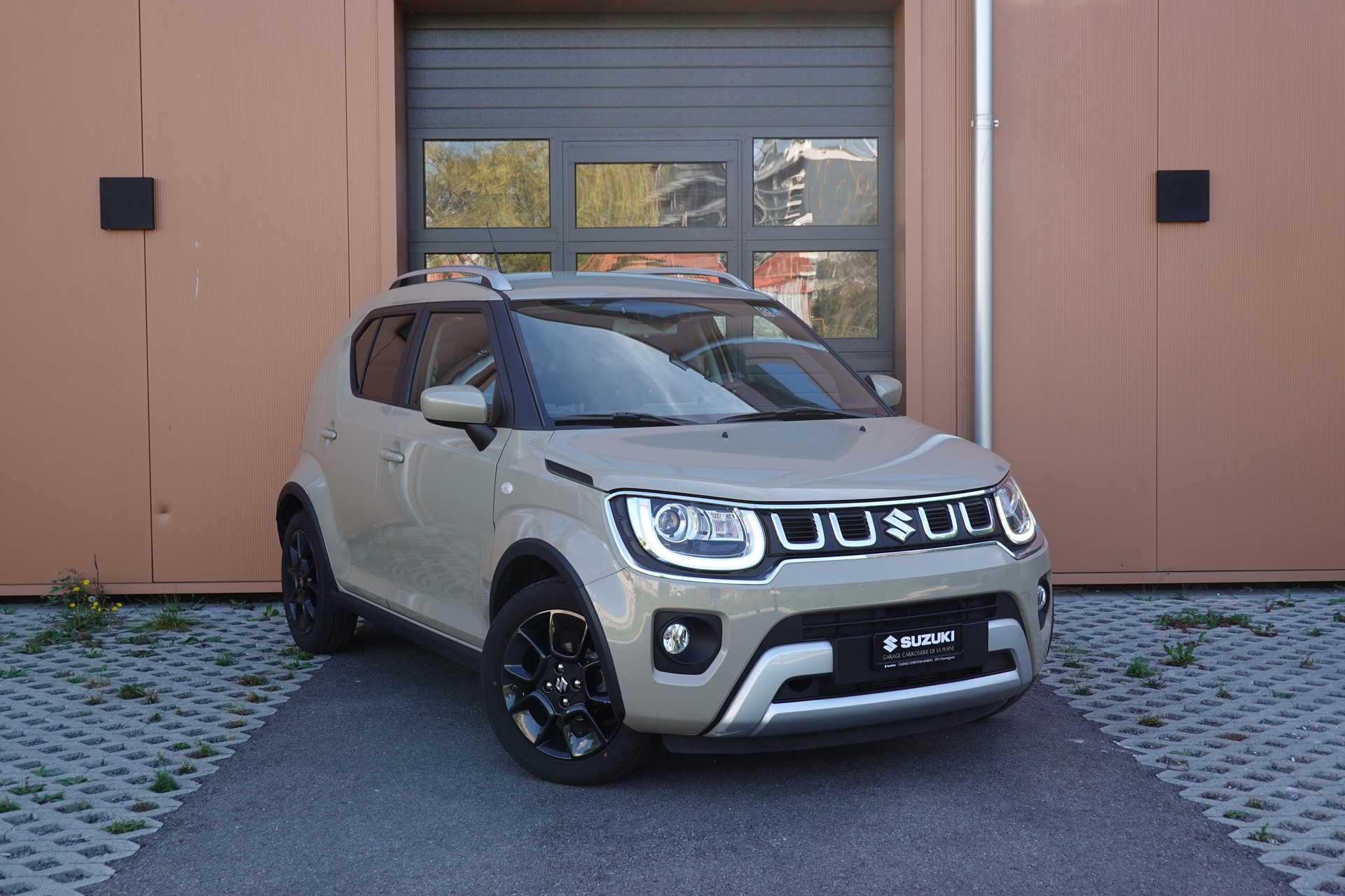 SUZUKI Ignis 1.2i Compact+ Hybrid "* CH Auto * 3 ans de G0arantie * Clim Auto * Caméra * Apple Car Play * Capteurs *"-image-0