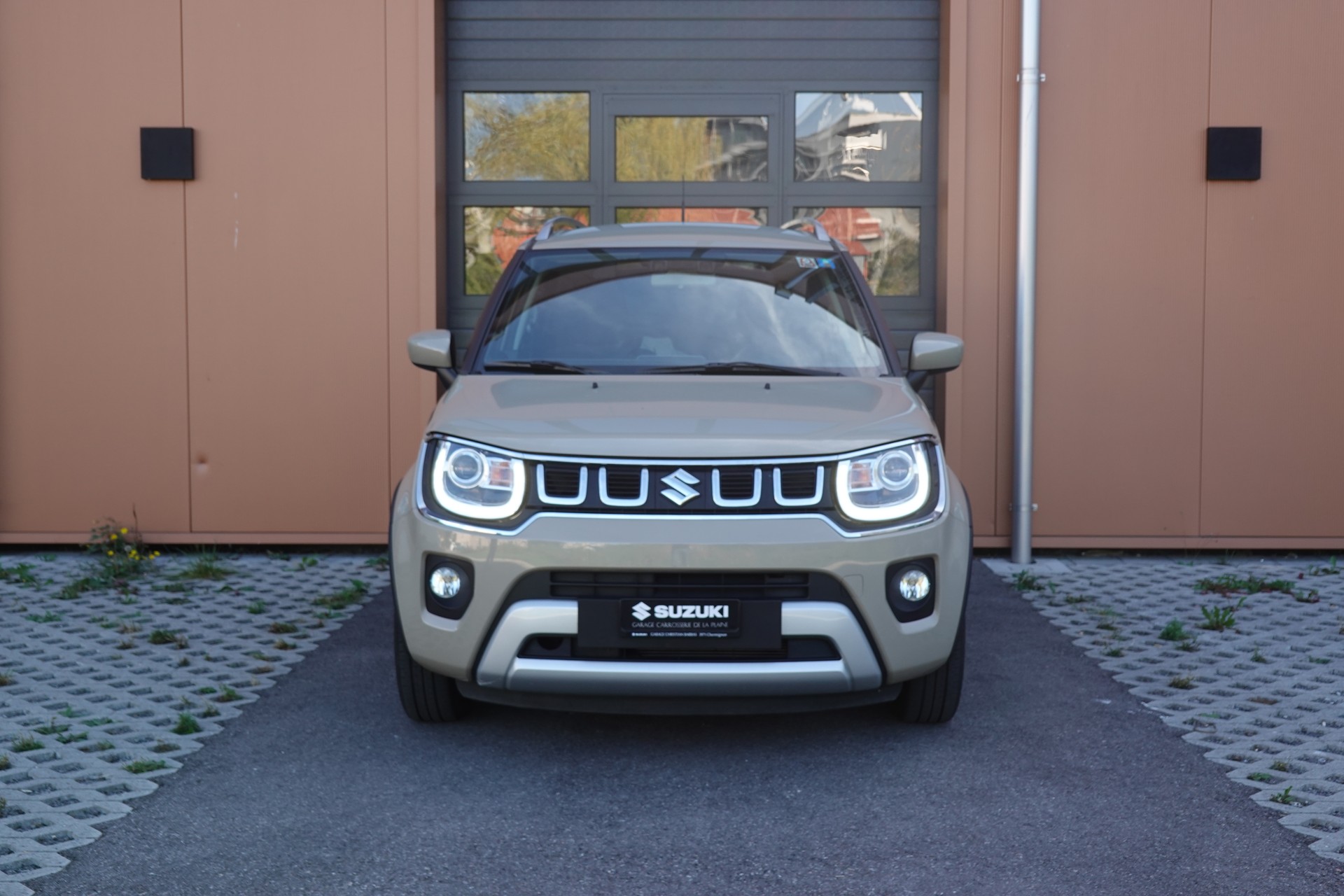 SUZUKI Ignis 1.2i Compact+ Hybrid "* CH Auto * 3 ans de G0arantie * Clim Auto * Caméra * Apple Car Play * Capteurs *"-image-1