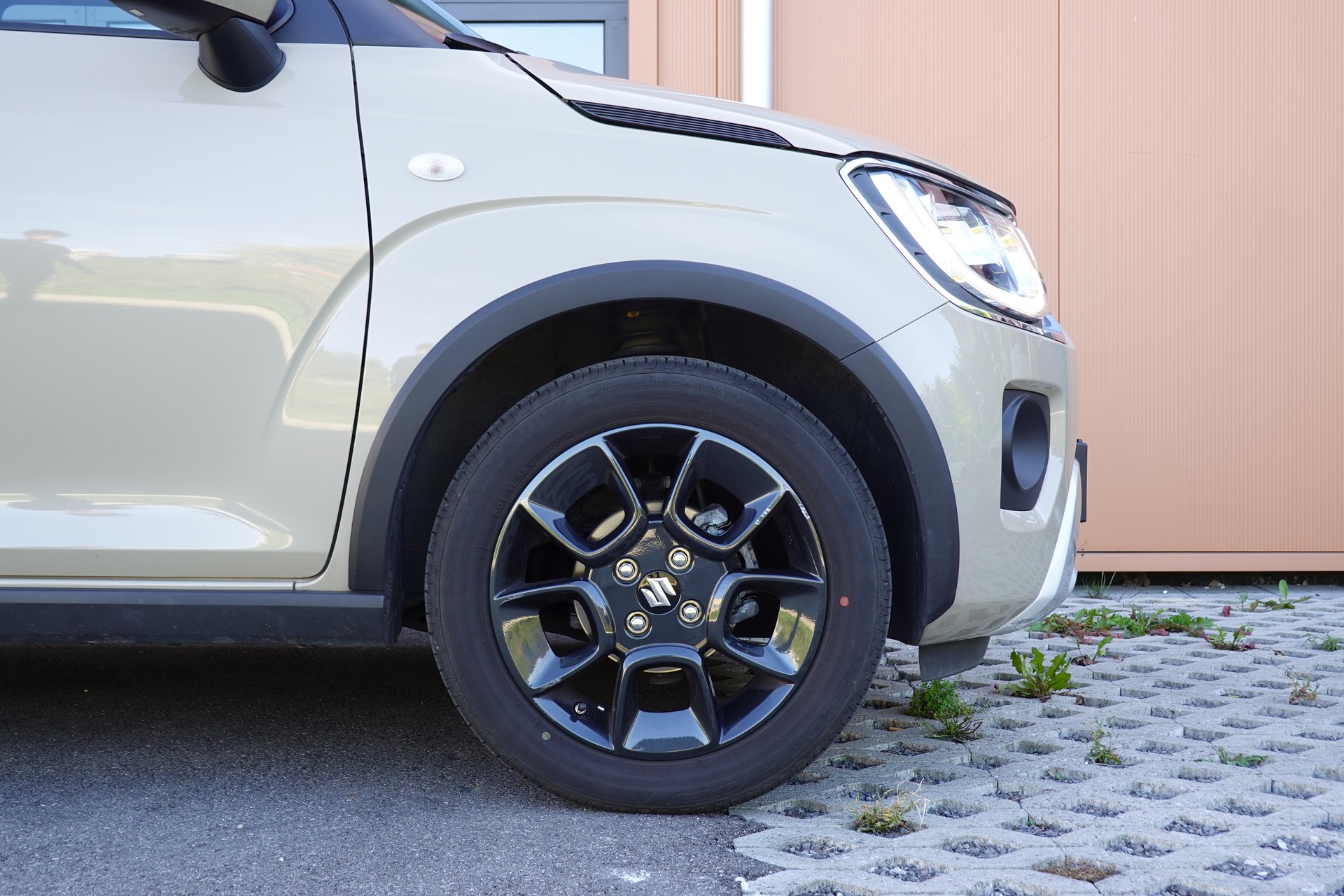 SUZUKI Ignis 1.2i Compact+ Hybrid "* CH Auto * 3 ans de G0arantie * Clim Auto * Caméra * Apple Car Play * Capteurs *"-image-4