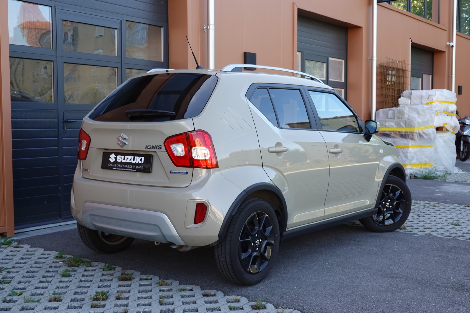 SUZUKI Ignis 1.2i Compact+ Hybrid "* CH Auto * 3 ans de G0arantie * Clim Auto * Caméra * Apple Car Play * Capteurs *"-image-6